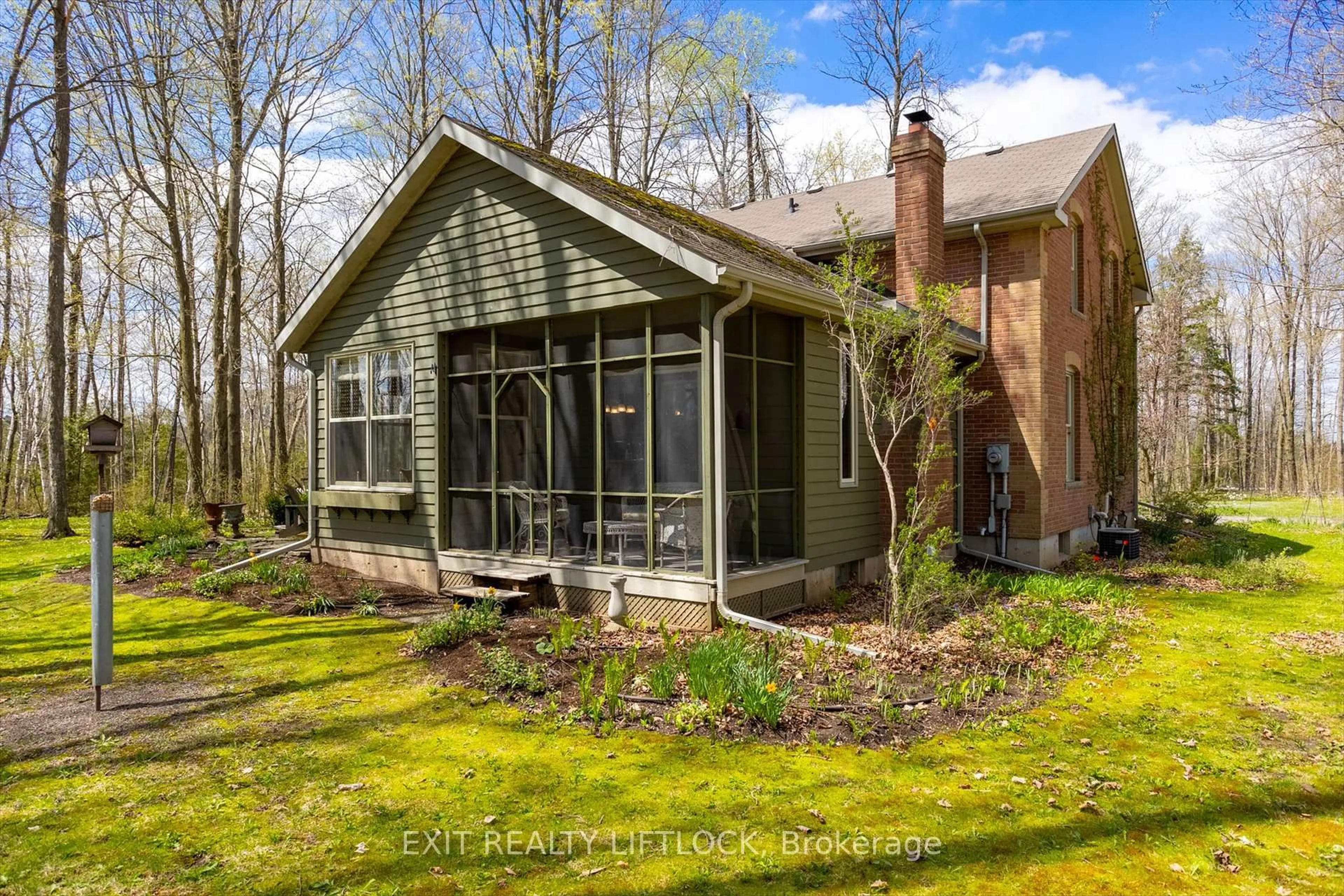 Home with vinyl exterior material, unknown for 136 McCamus 1/4 Line, Cavan Monaghan Ontario L0A 1G0