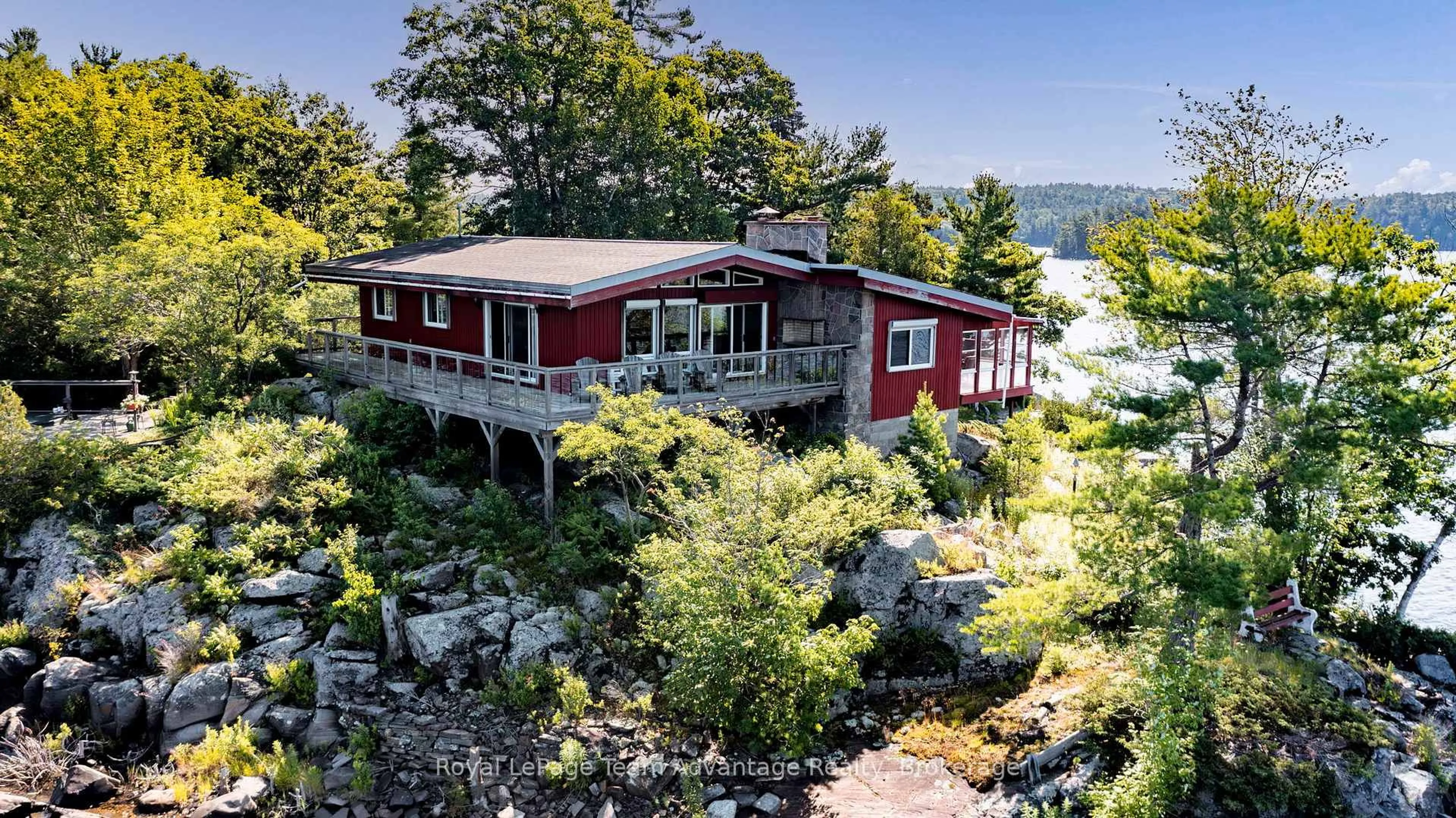 A pic from outside/outdoor area/front of a property/back of a property/a pic from drone, water/lake/river/ocean view for 1 B721 (Galt Island) Island, The Archipelago Ontario P2A 2X4