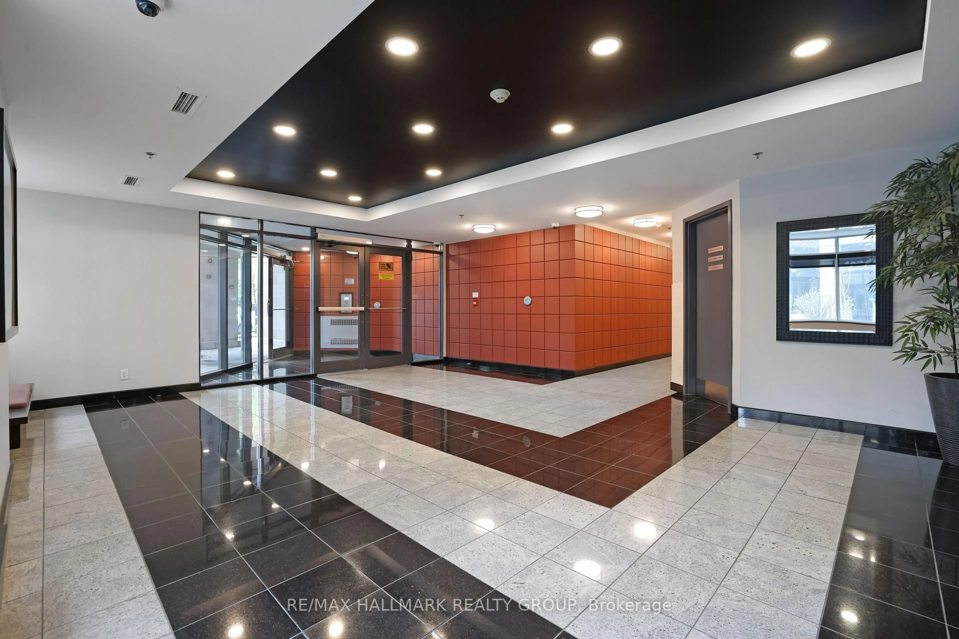 Indoor foyer for 445 Laurier Ave #405, Ottawa Ontario K1R 0A2