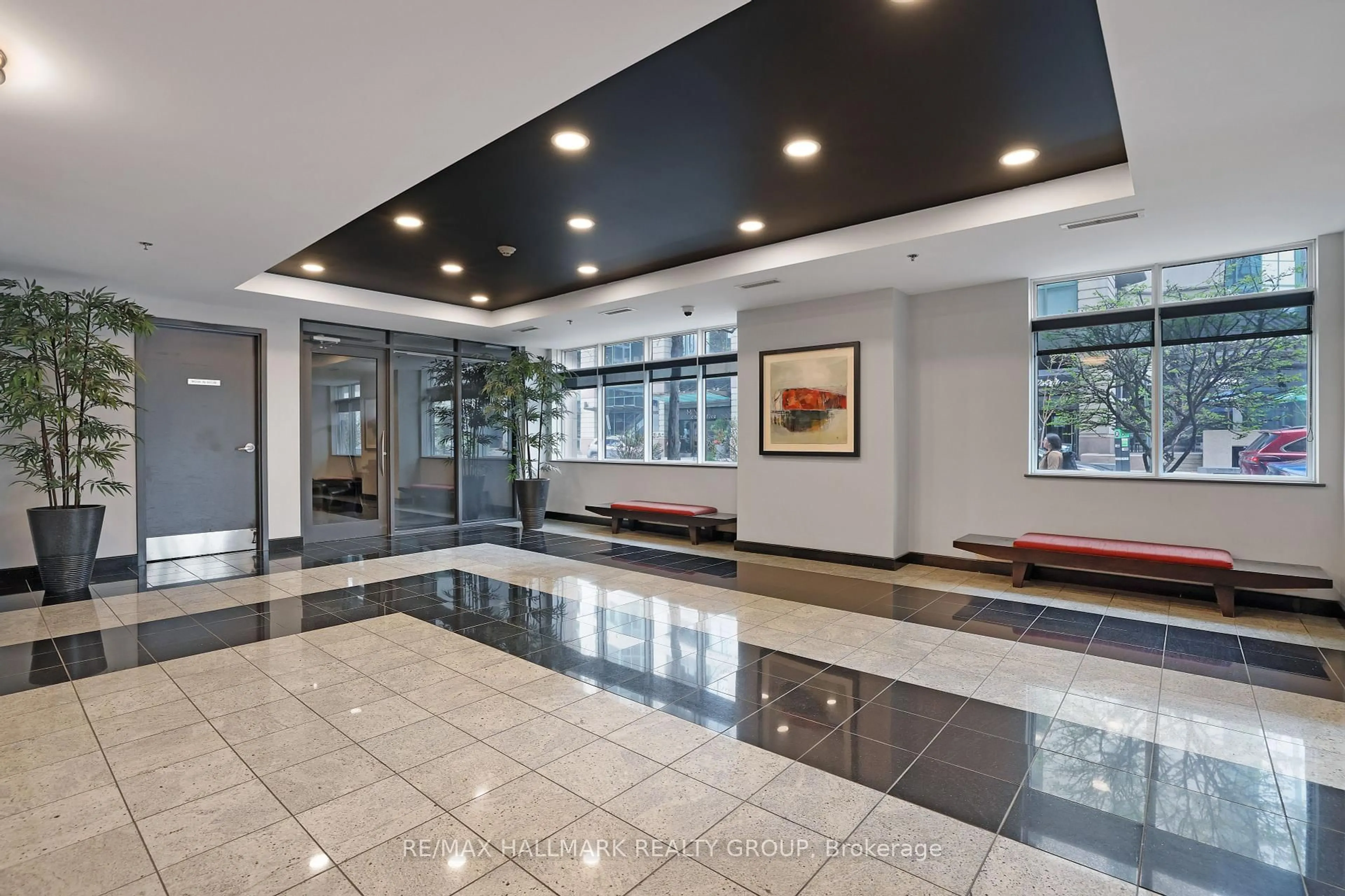 Lobby for 445 Laurier Ave #405, Ottawa Ontario K1R 0A2