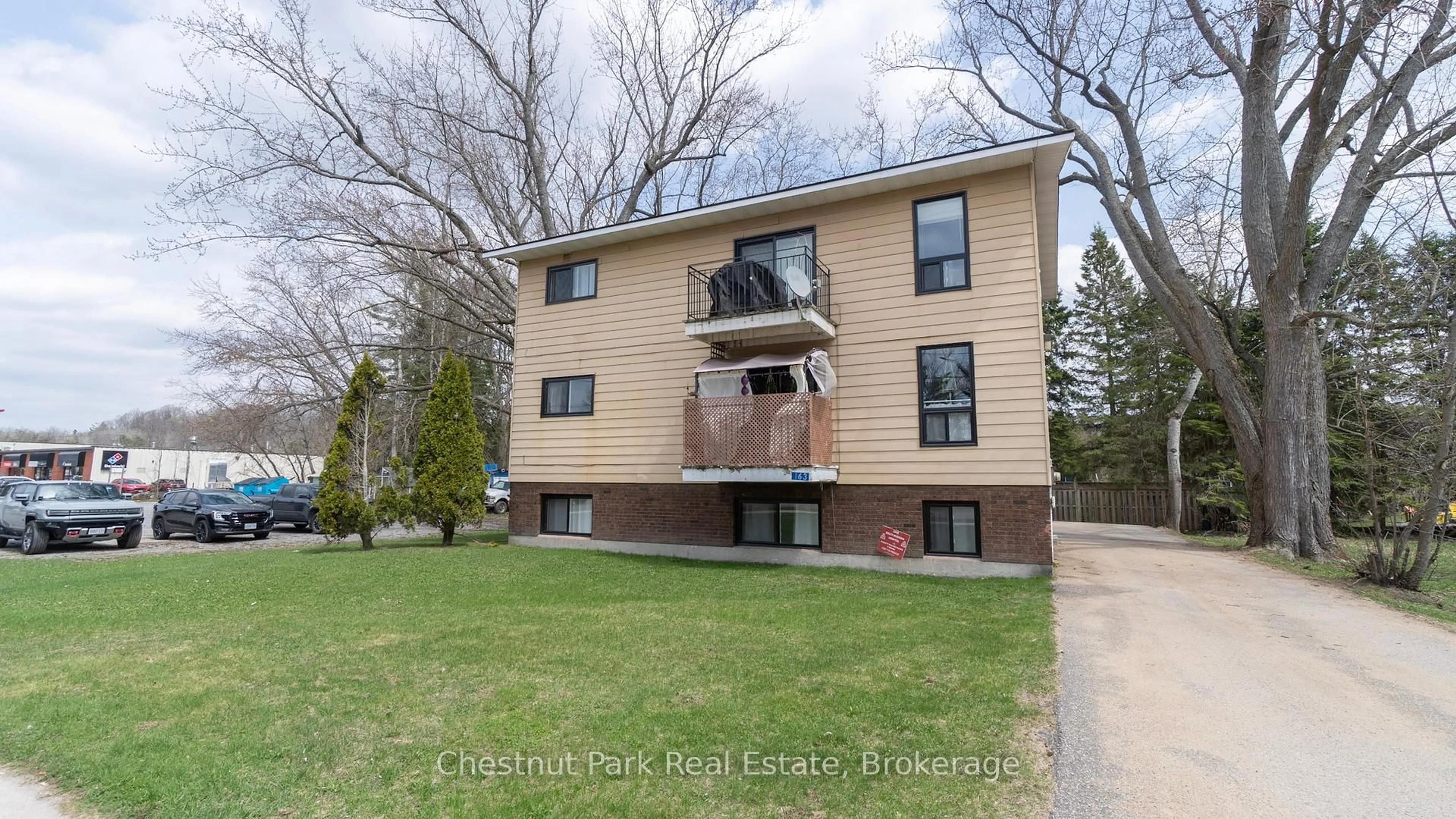 Home with brick exterior material, street for 163 Wellington St, Bracebridge Ontario P1L 1C2