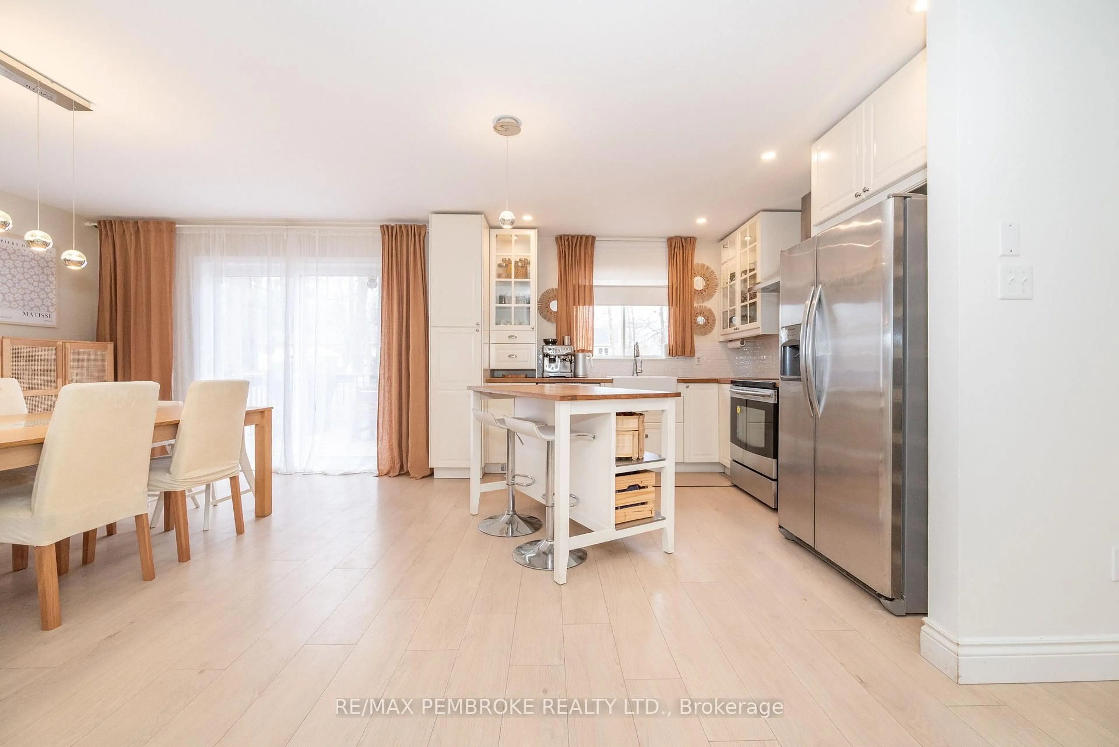 Open concept kitchen, unknown for 44 Bayshore Dr, Petawawa Ontario K8H 3R7
