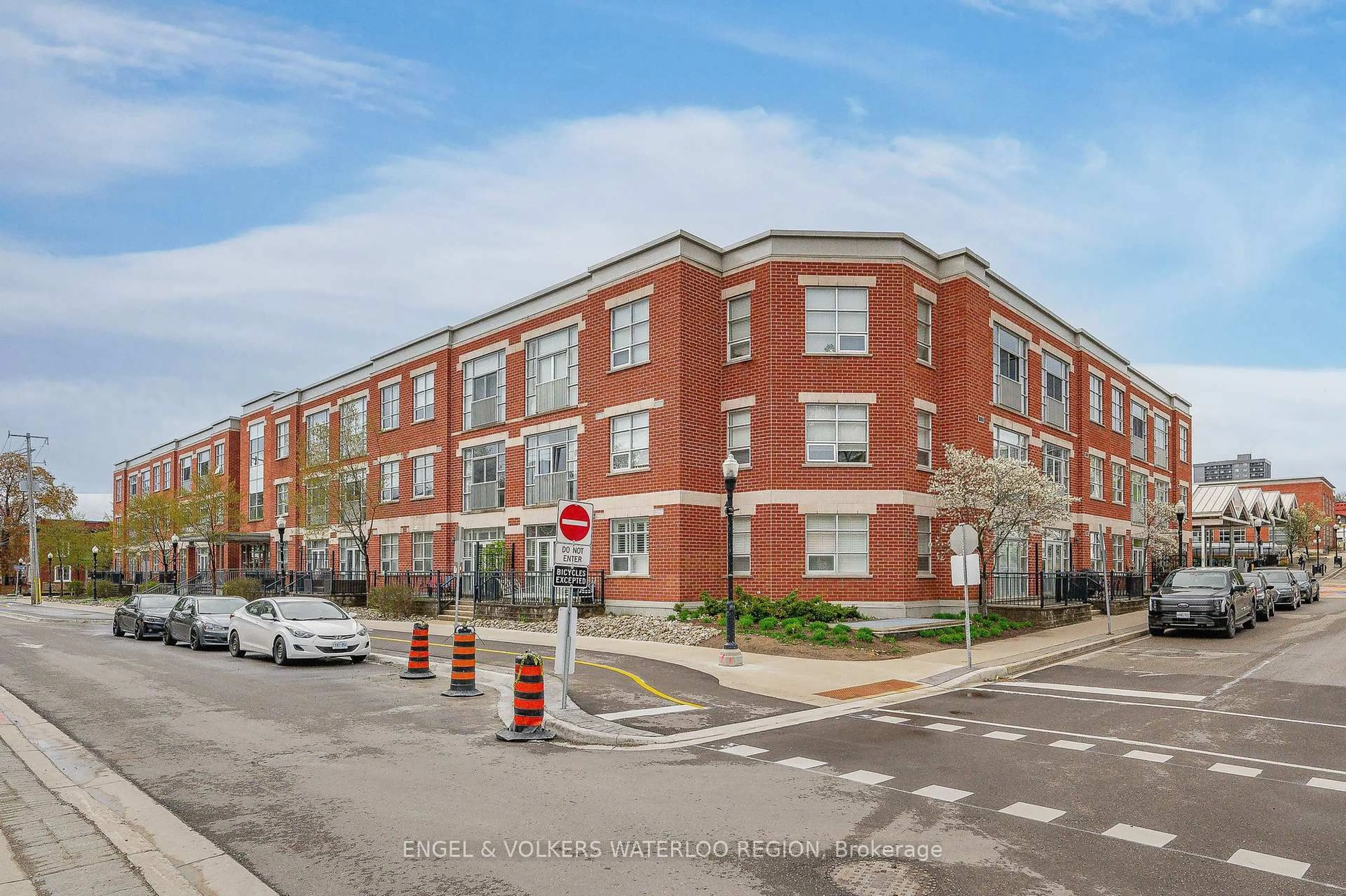 Home with brick exterior material, street for 165 Duke St #212, Kitchener Ontario N2H 6M4