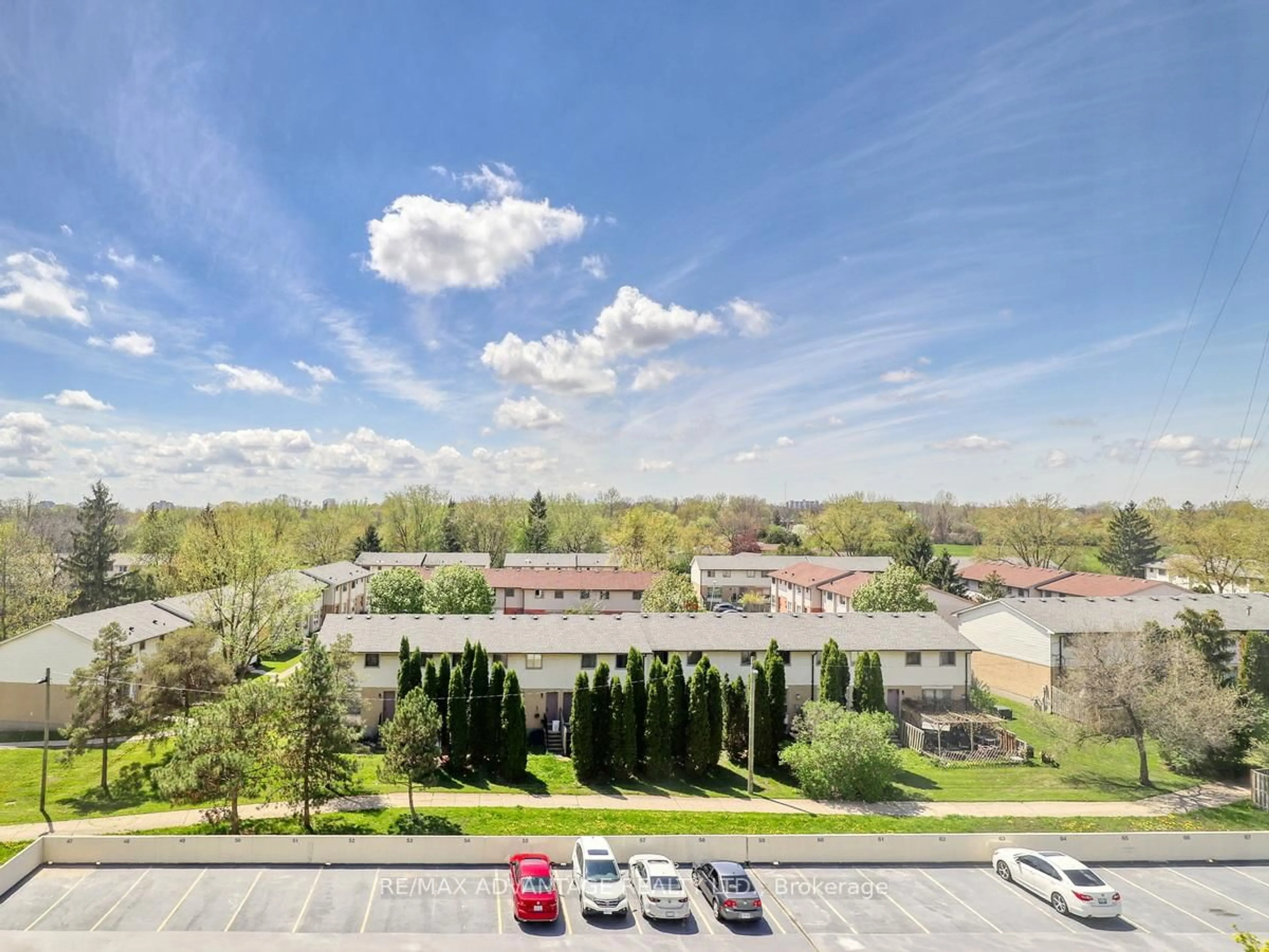 A pic from outside/outdoor area/front of a property/back of a property/a pic from drone, unknown for 127 Belmont Dr #606, London South Ontario N6J 4J7