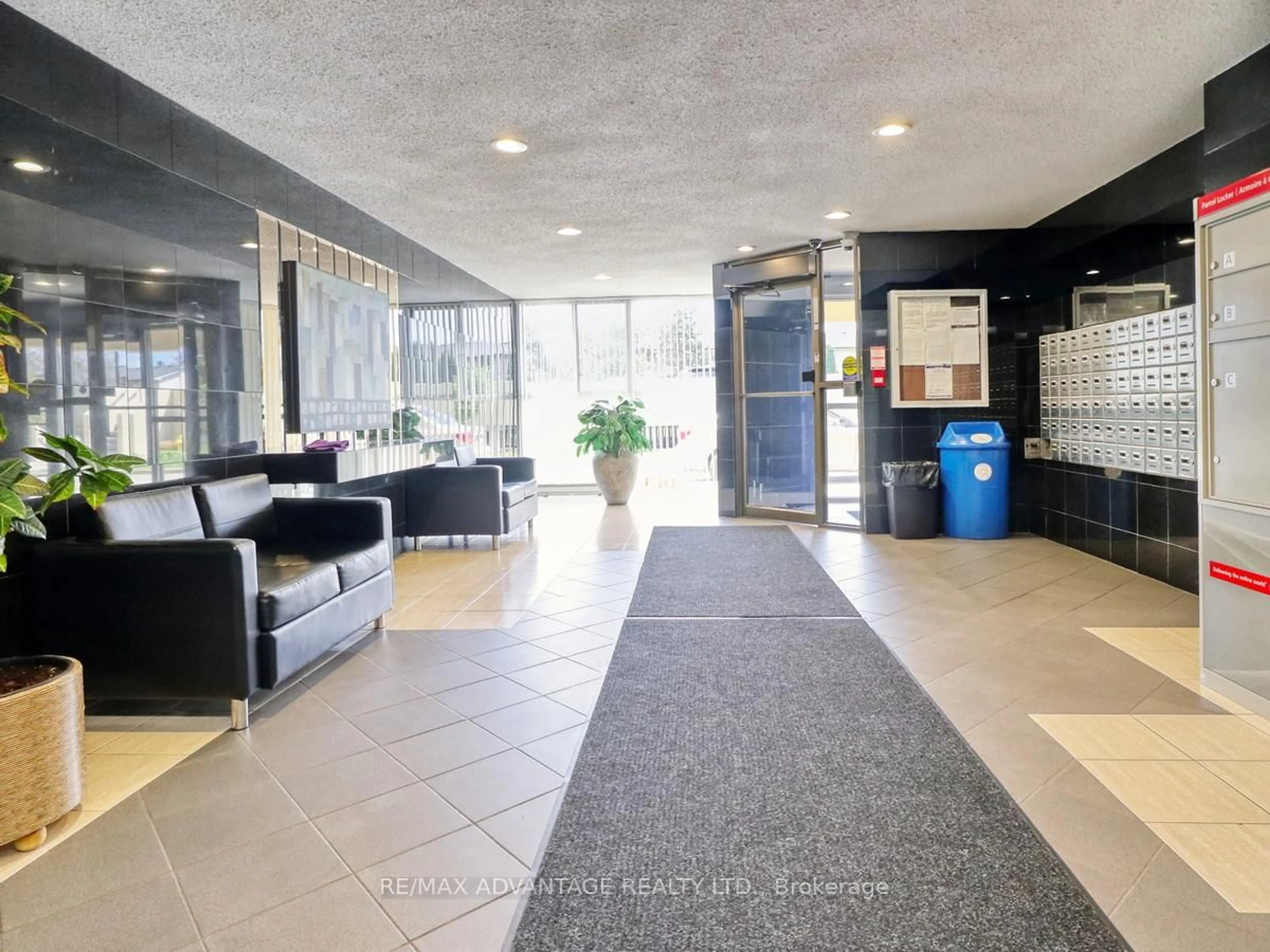 Lobby for 127 Belmont Dr #606, London South Ontario N6J 4J7