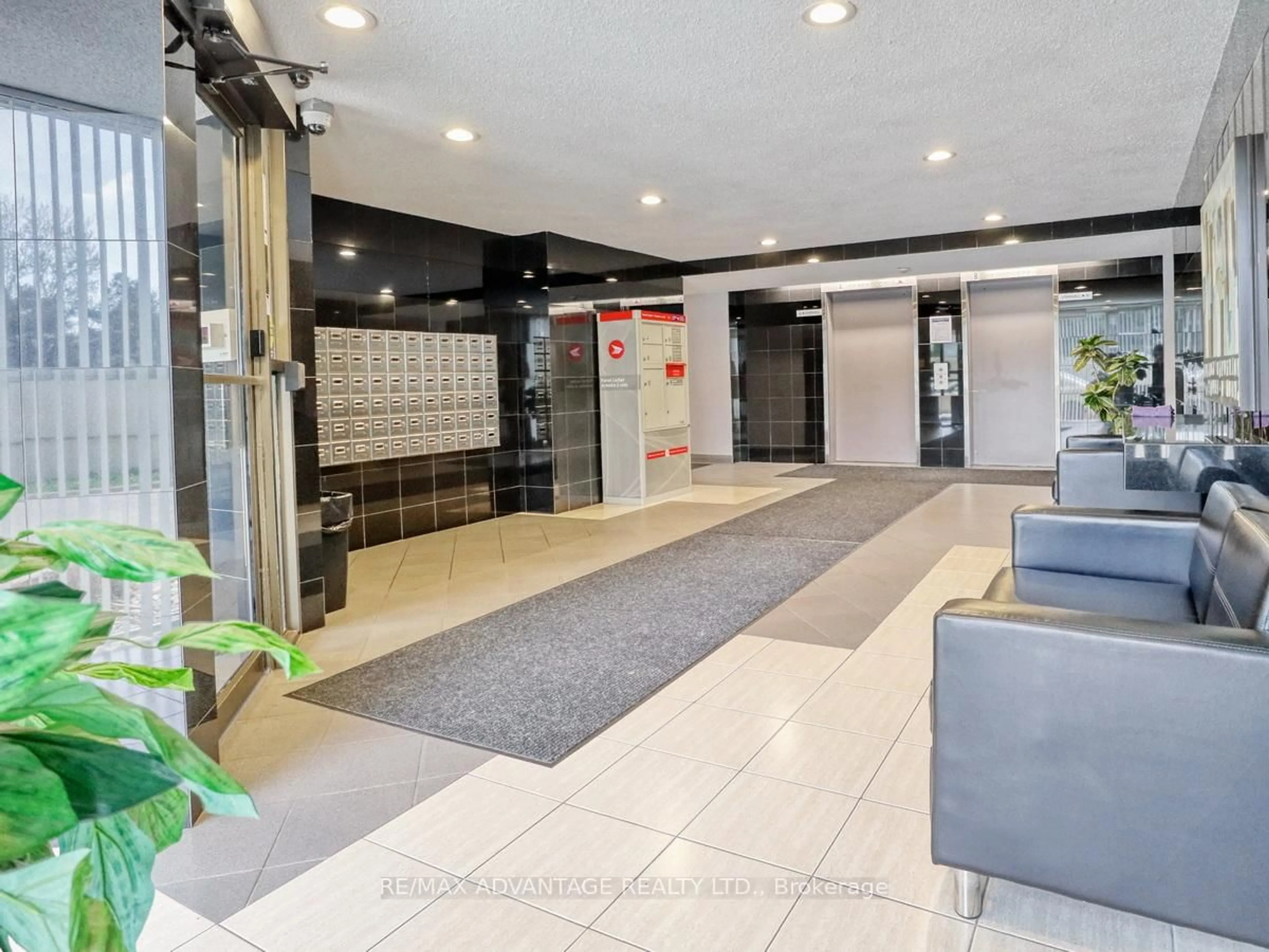 Lobby for 127 Belmont Dr #606, London South Ontario N6J 4J7