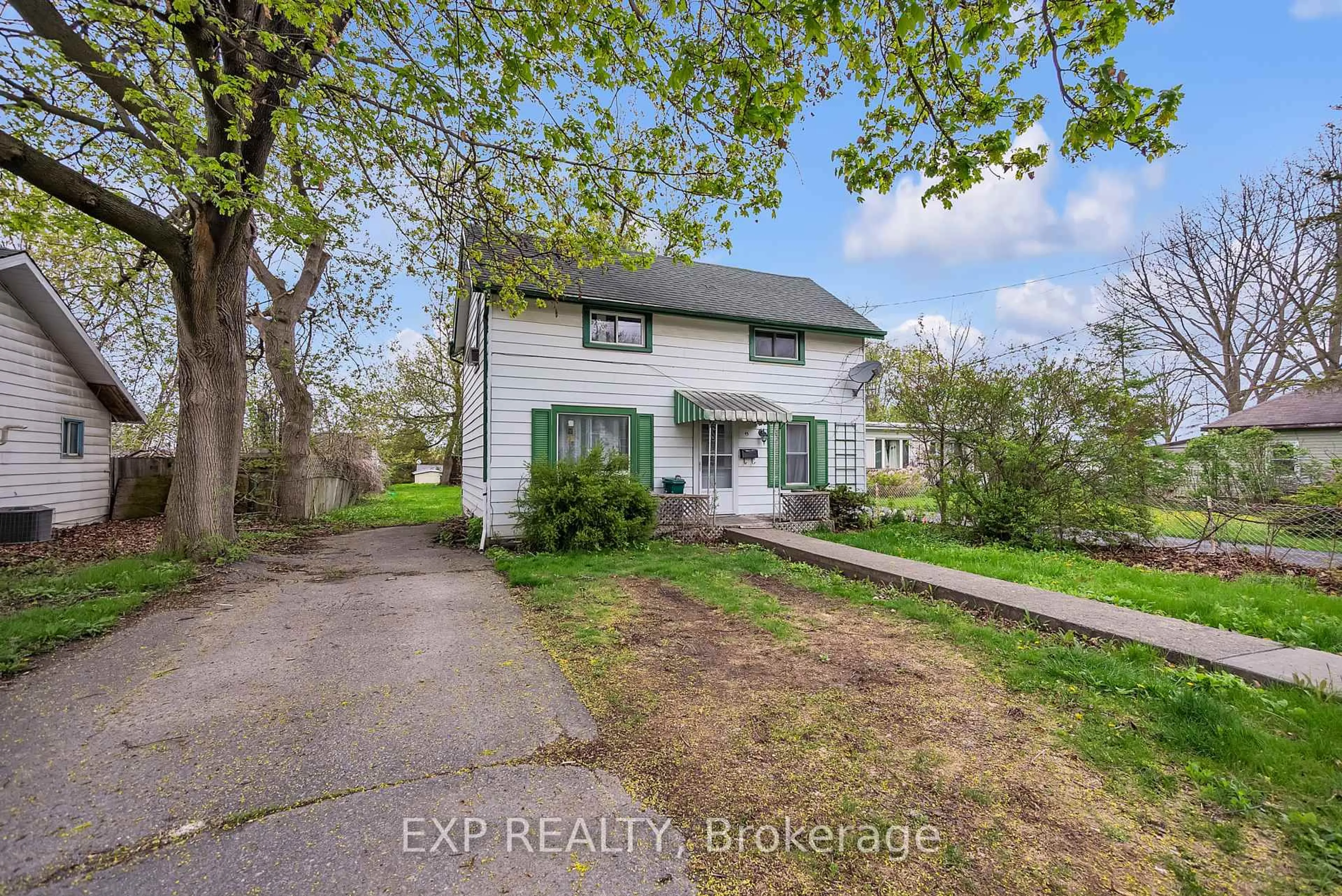 A pic from outside/outdoor area/front of a property/back of a property/a pic from drone, street for 45 Purdy St, Belleville Ontario K8P 1Y8