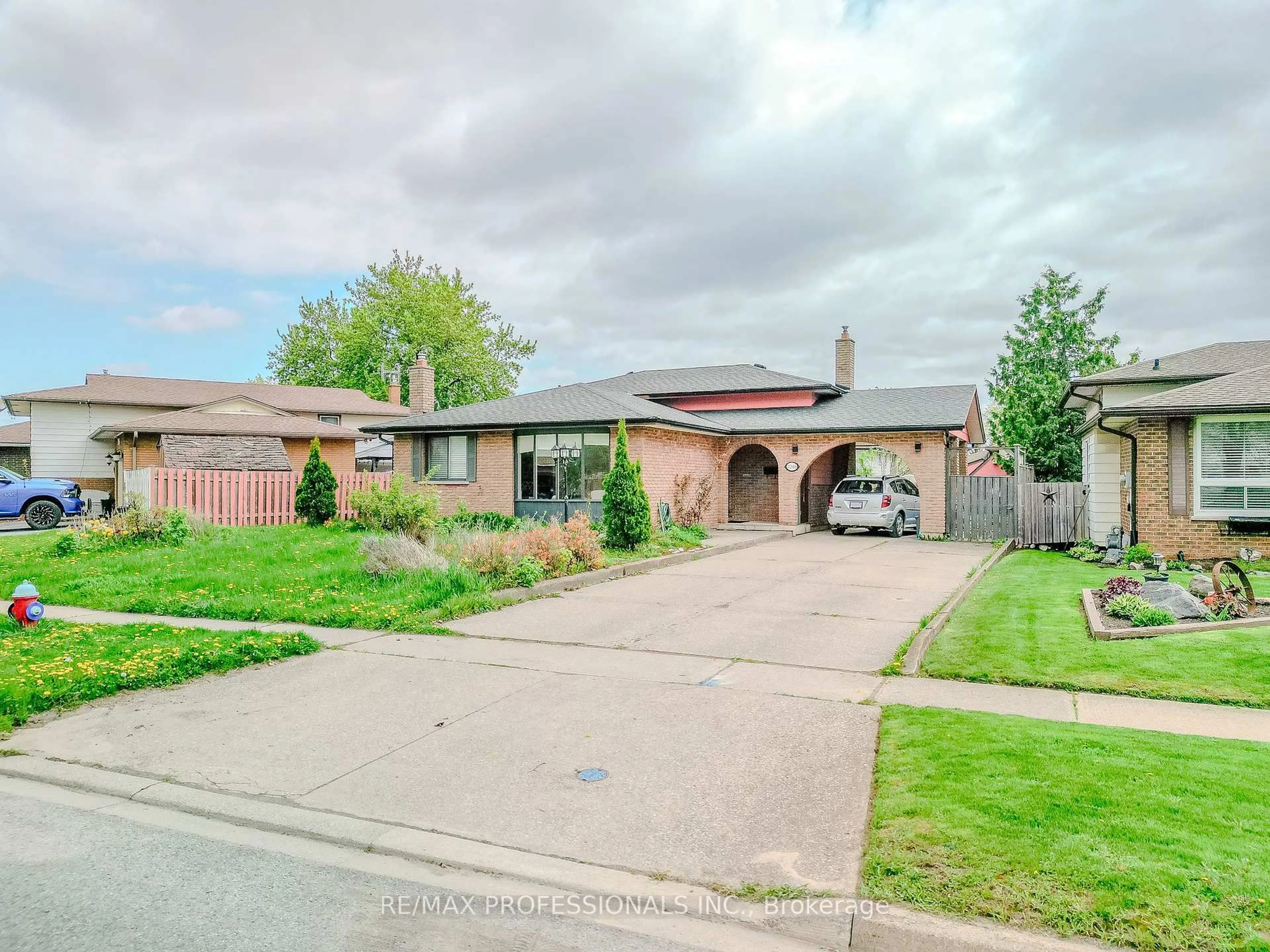 Home with brick exterior material, street for 7248 CASEY St, Niagara Falls Ontario L2J 3R2