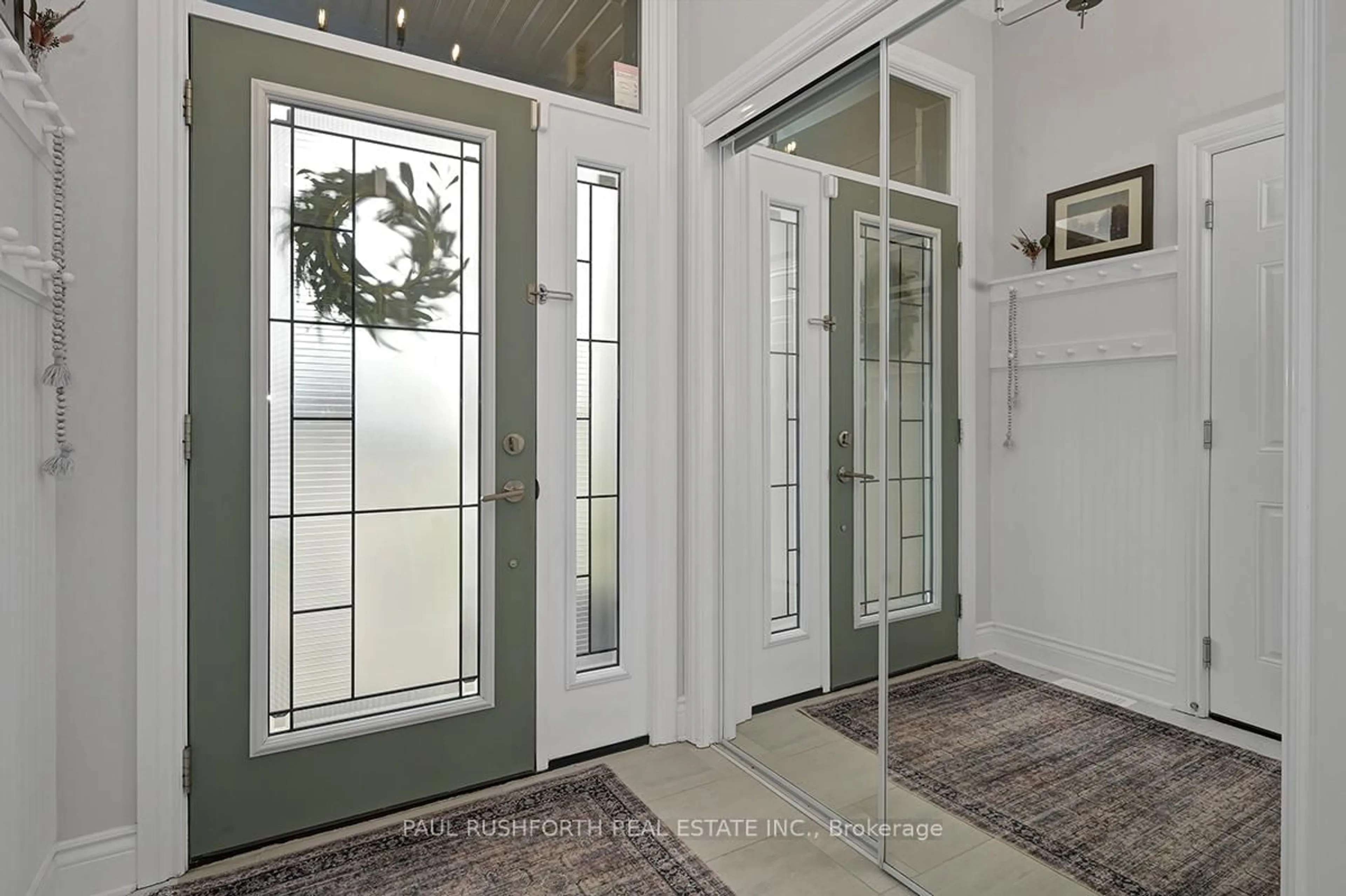 Indoor entryway for 315 Belfort St, Russell Ontario K0A 1W0