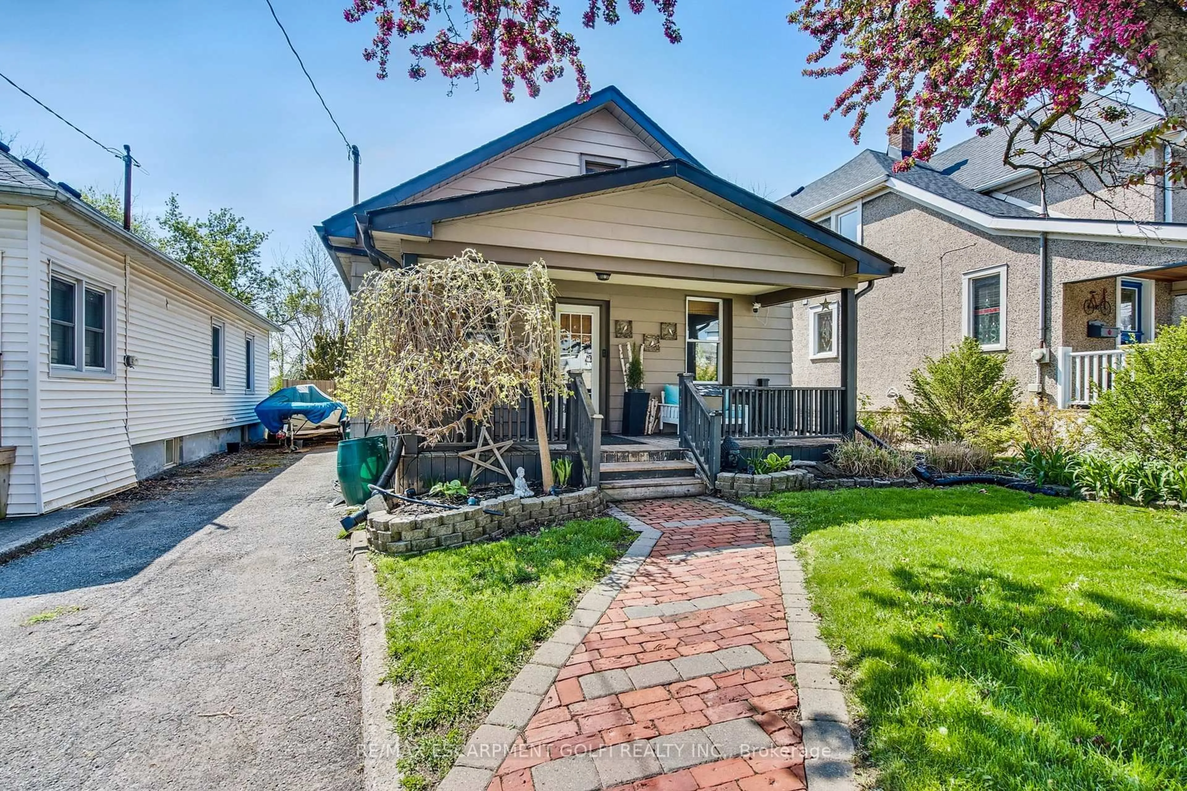 Unknown for 4 Ravine Rd, St. Catharines Ontario L2P 3A7