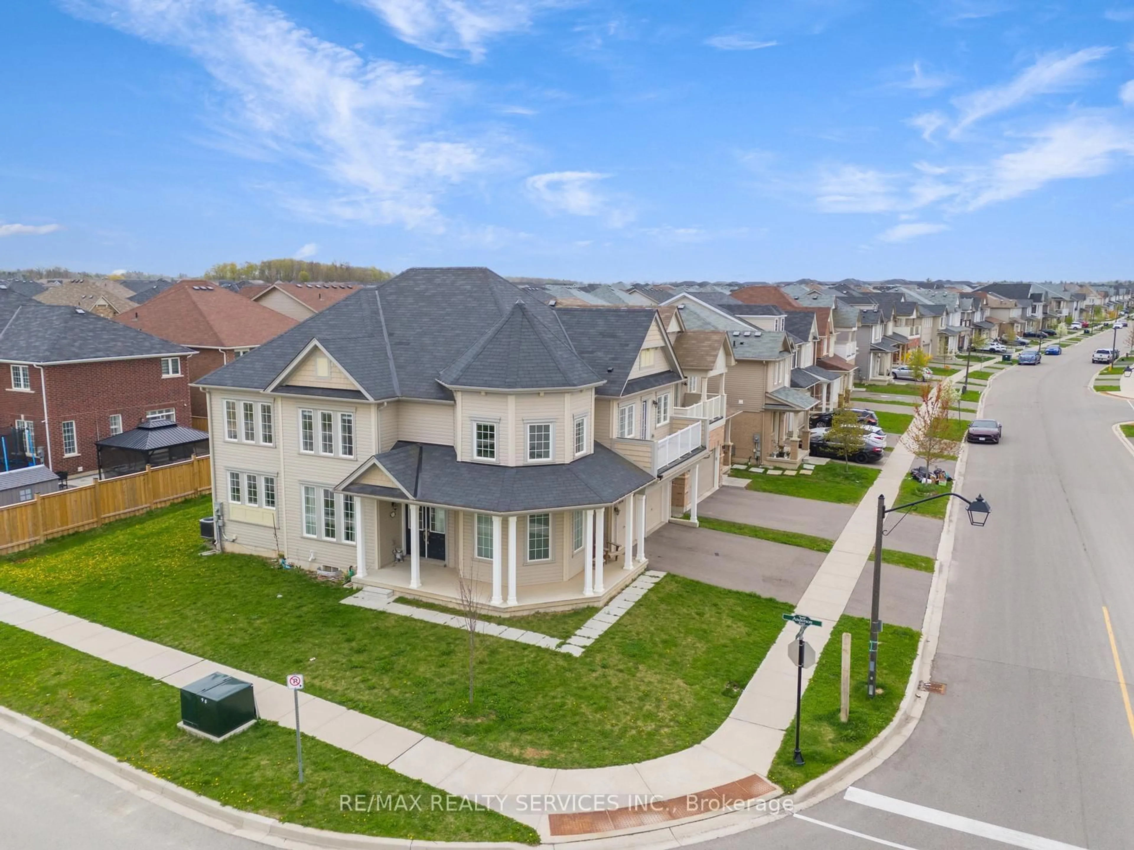 A pic from outside/outdoor area/front of a property/back of a property/a pic from drone, street for 1 Munro Circ, Brantford Ontario N3T 0R2
