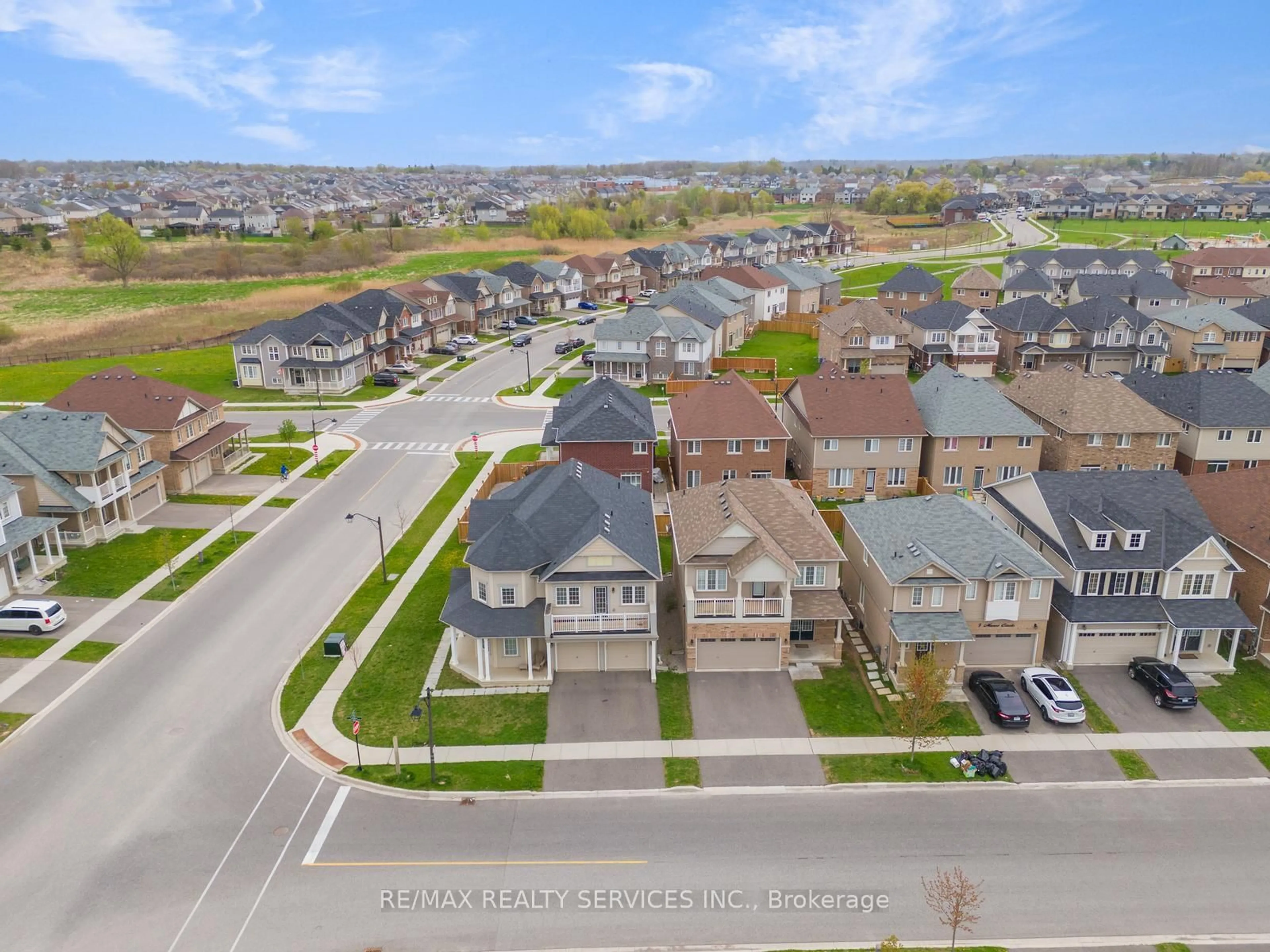 A pic from outside/outdoor area/front of a property/back of a property/a pic from drone, street for 1 Munro Circ, Brantford Ontario N3T 0R2