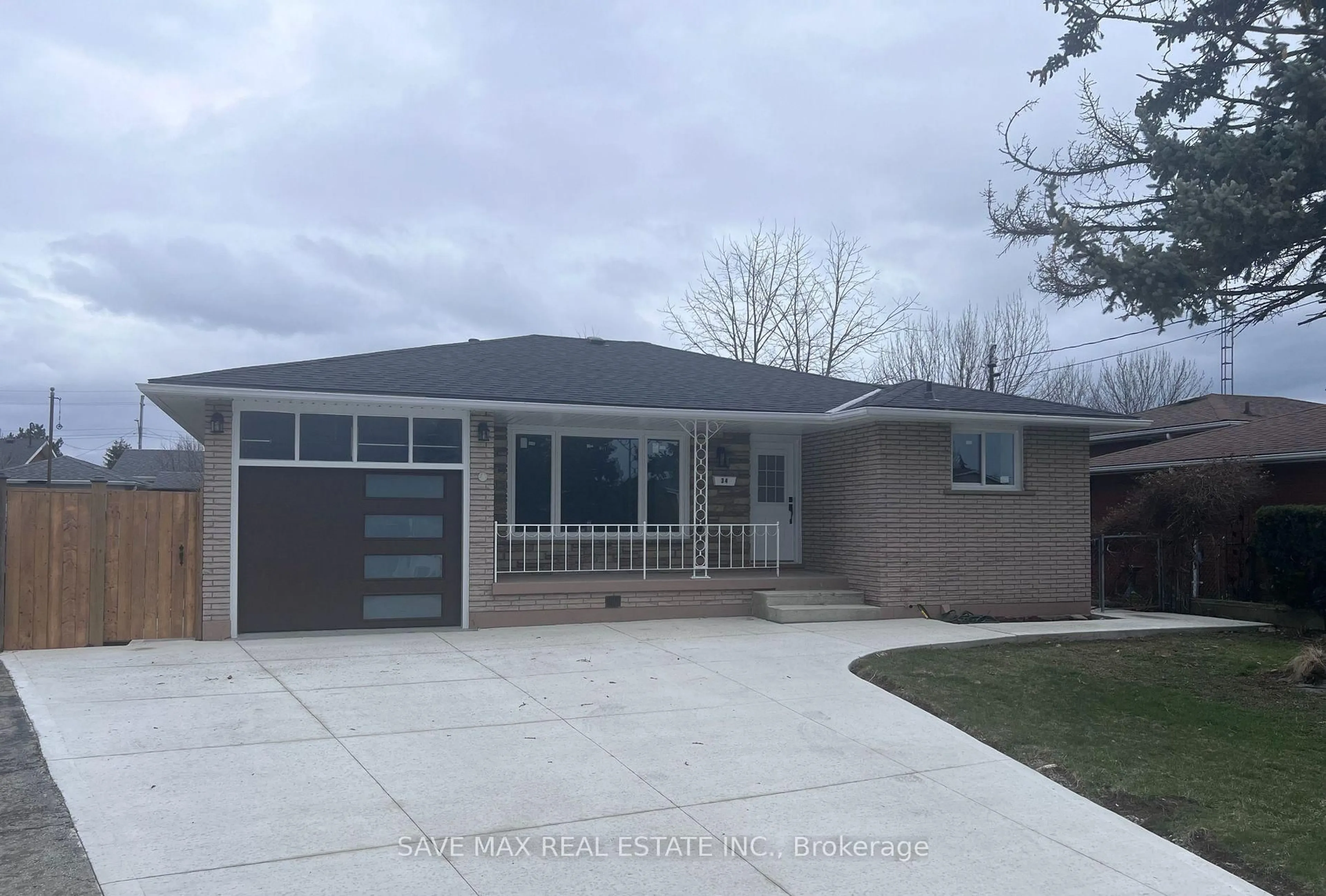 Home with vinyl exterior material, street for 34 Garland Pl, Hamilton Ontario L8G 2E6