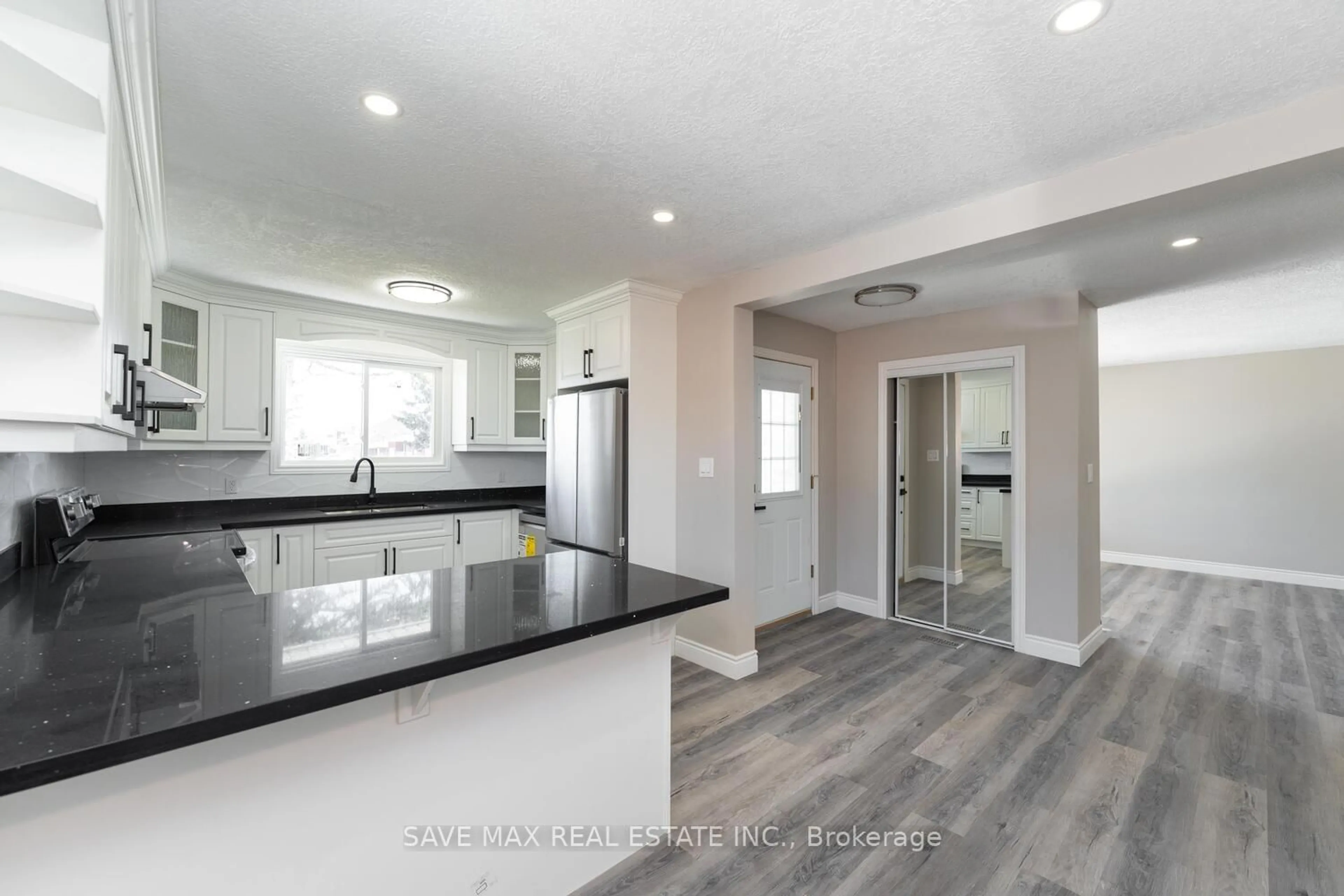 Open concept kitchen, ceramic/tile floor for 34 Garland Pl, Hamilton Ontario L8G 2E6