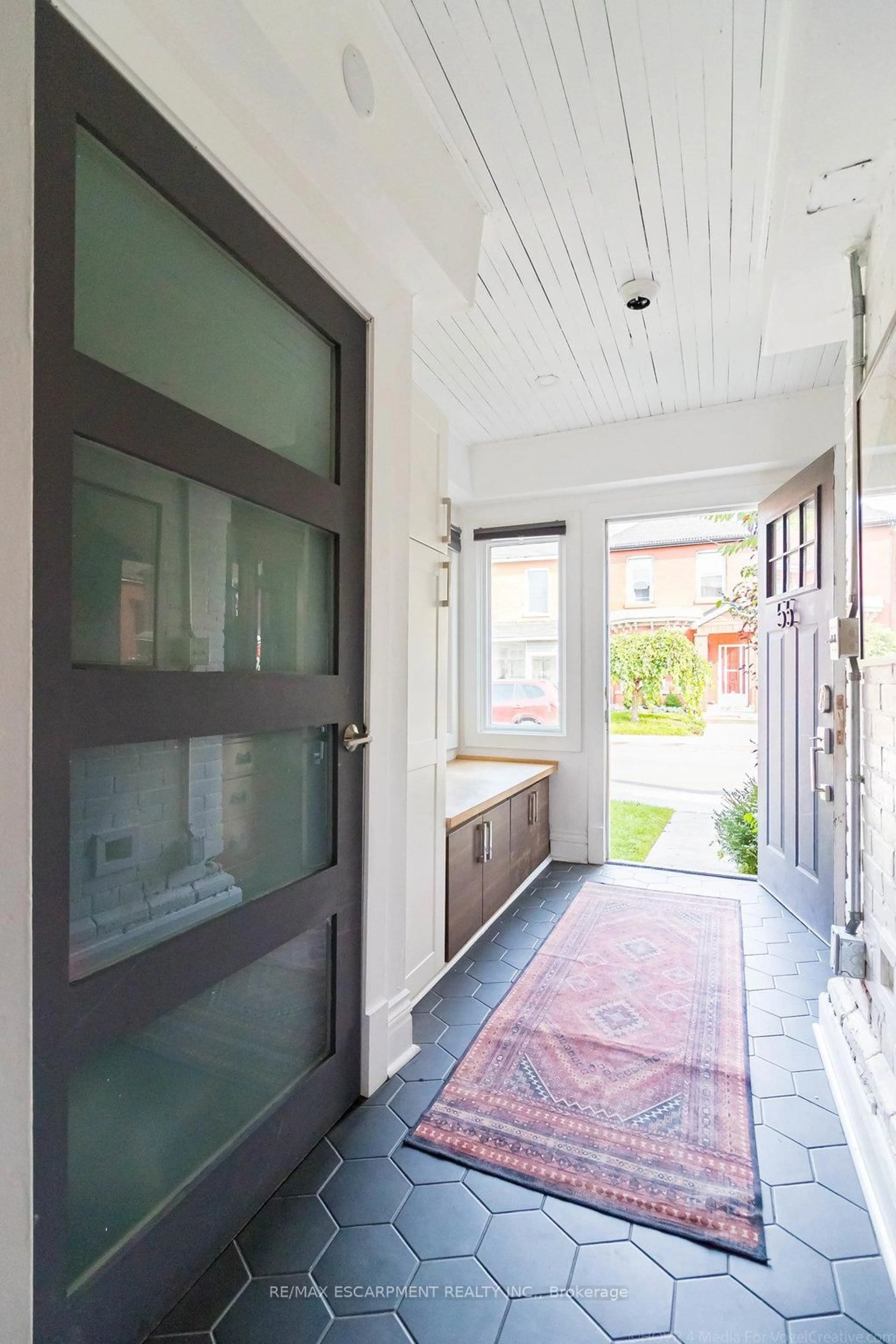 Indoor entryway for 55 Cheever St, Hamilton Ontario L8L 5R6