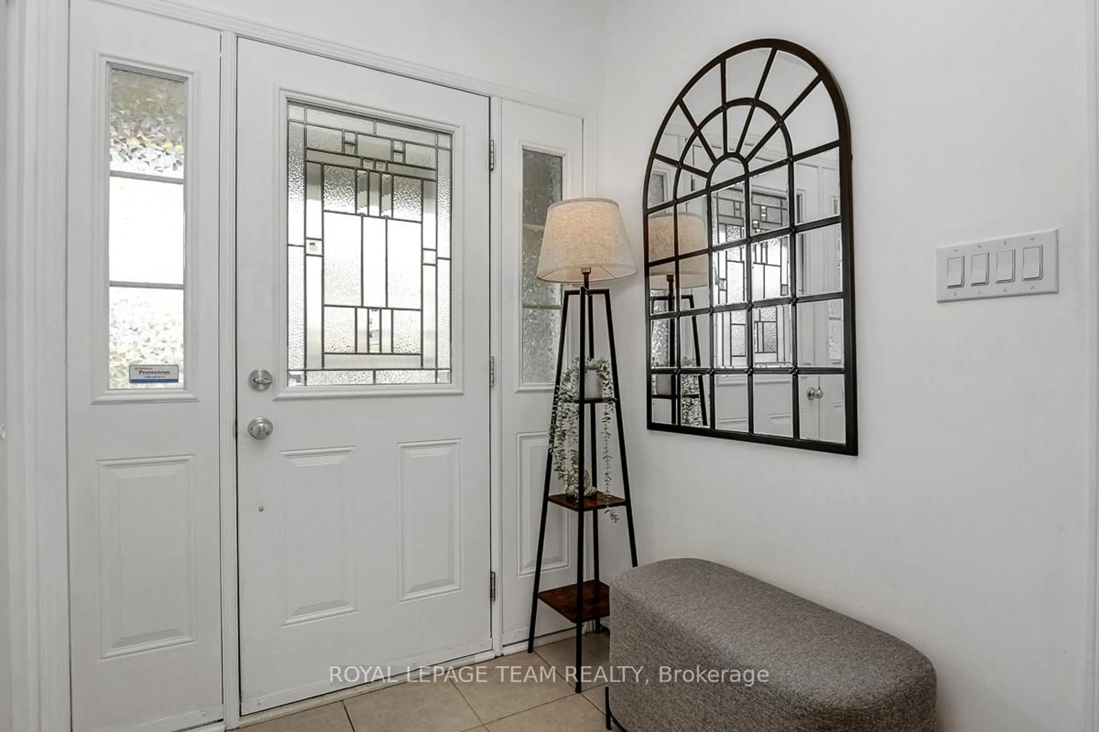 Indoor entryway for 183 Patriot Pl, Kanata Ontario K2M 0B9