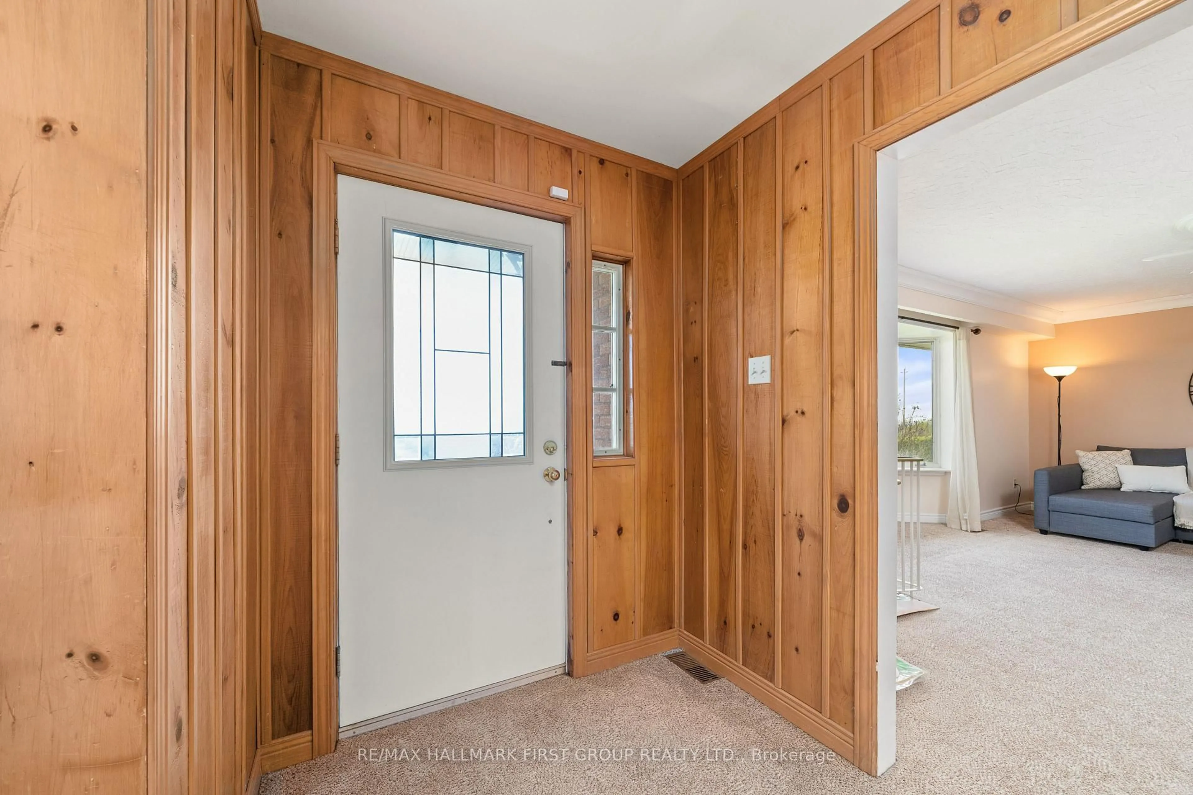 Indoor entryway for 9128 Danforth Rd, Cobourg Ontario K9A 4J8