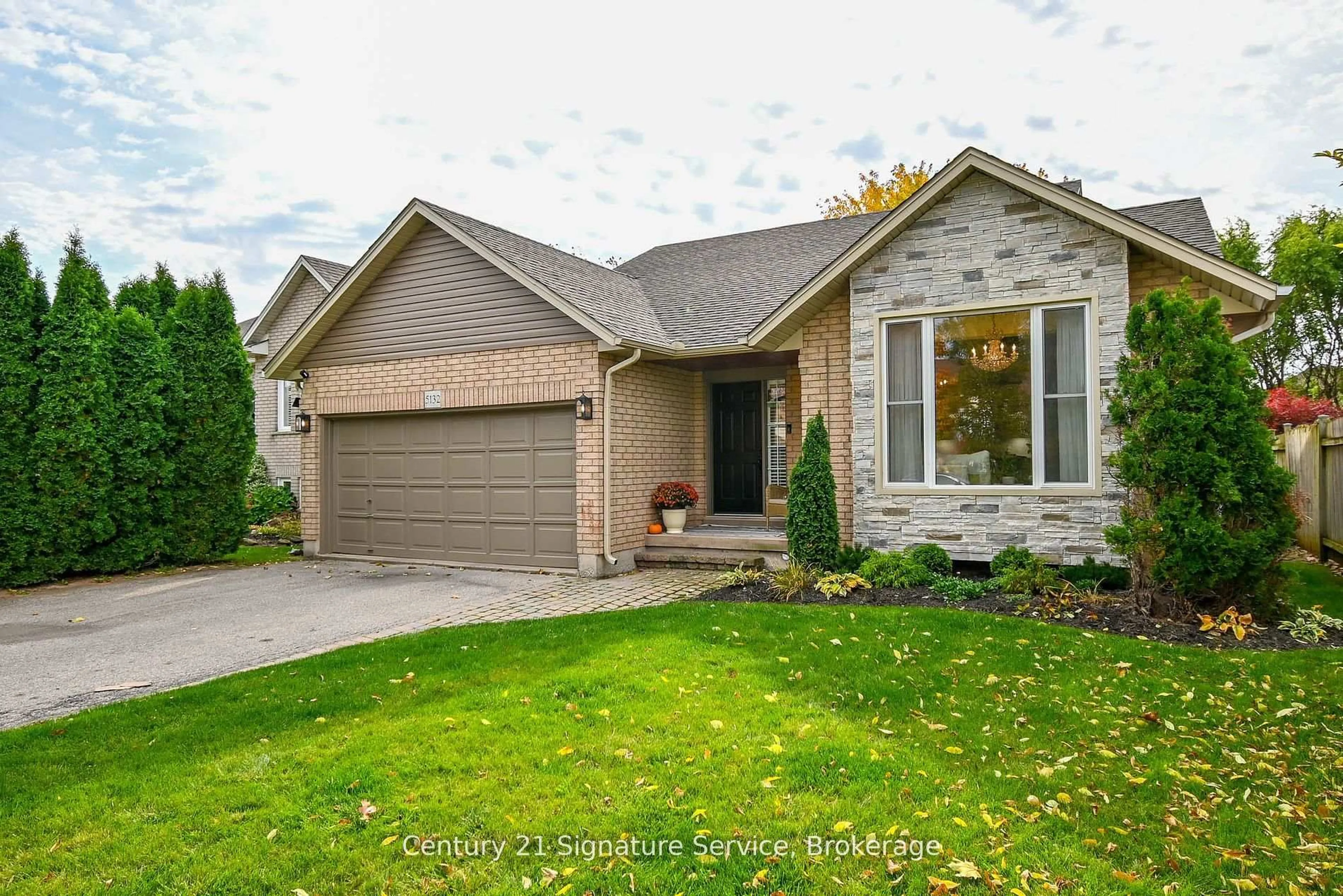 Home with brick exterior material, street for 5132 Meadowood Lane, Lincoln Ontario L0R 1B8
