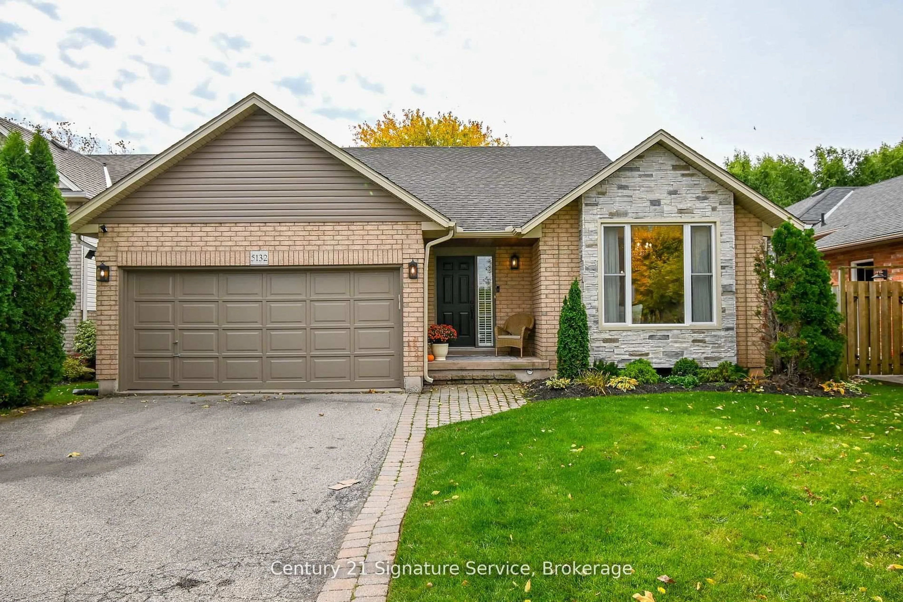 Home with brick exterior material, street for 5132 Meadowood Lane, Lincoln Ontario L0R 1B8