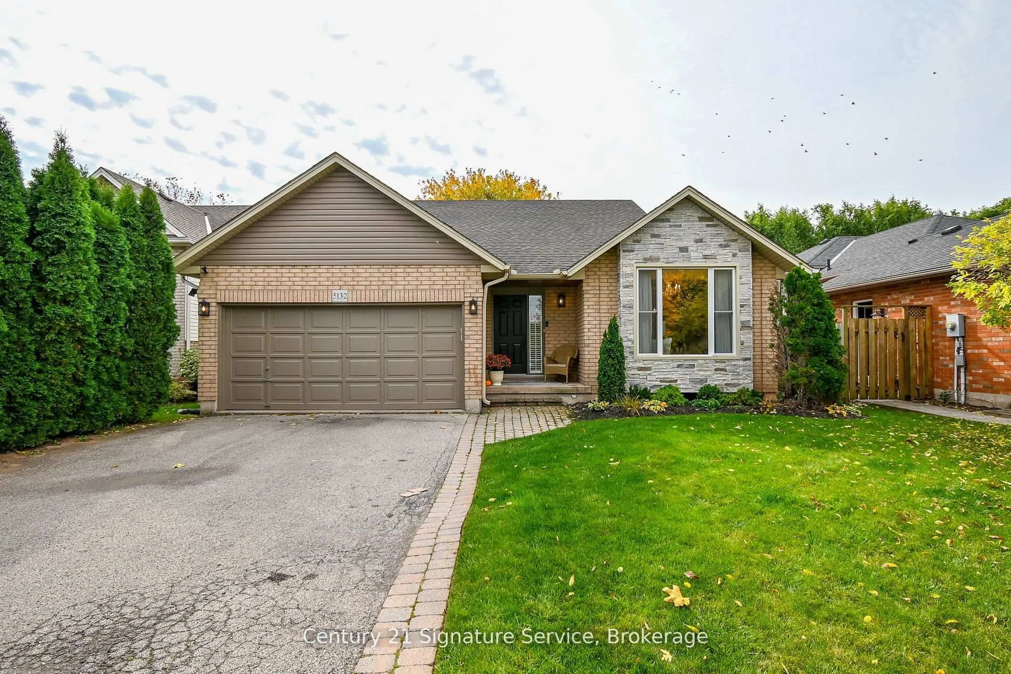 Home with brick exterior material, street for 5132 Meadowood Lane, Lincoln Ontario L0R 1B8