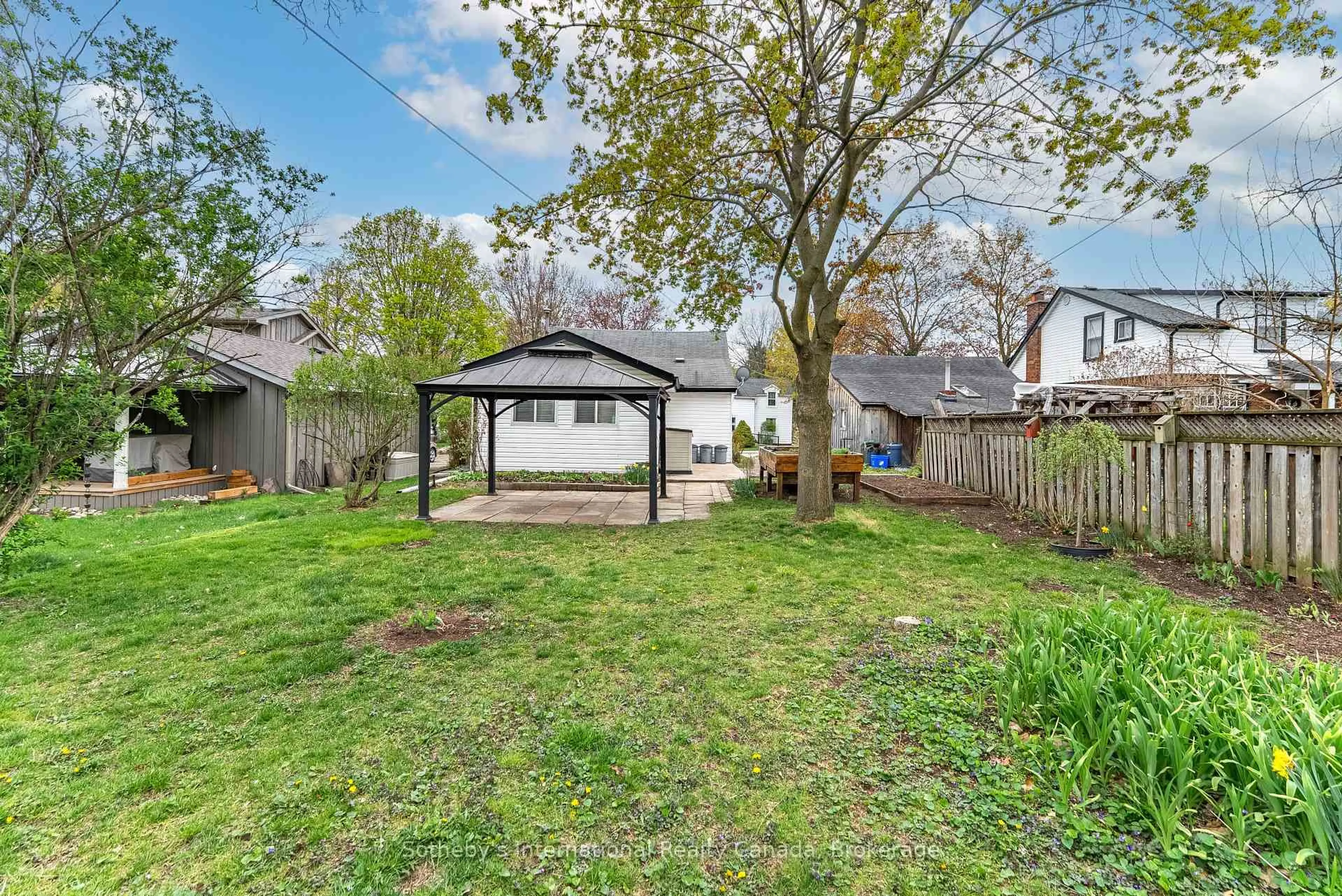 Patio, street for 255 Macnab St, Hamilton Ontario L9H 2K4