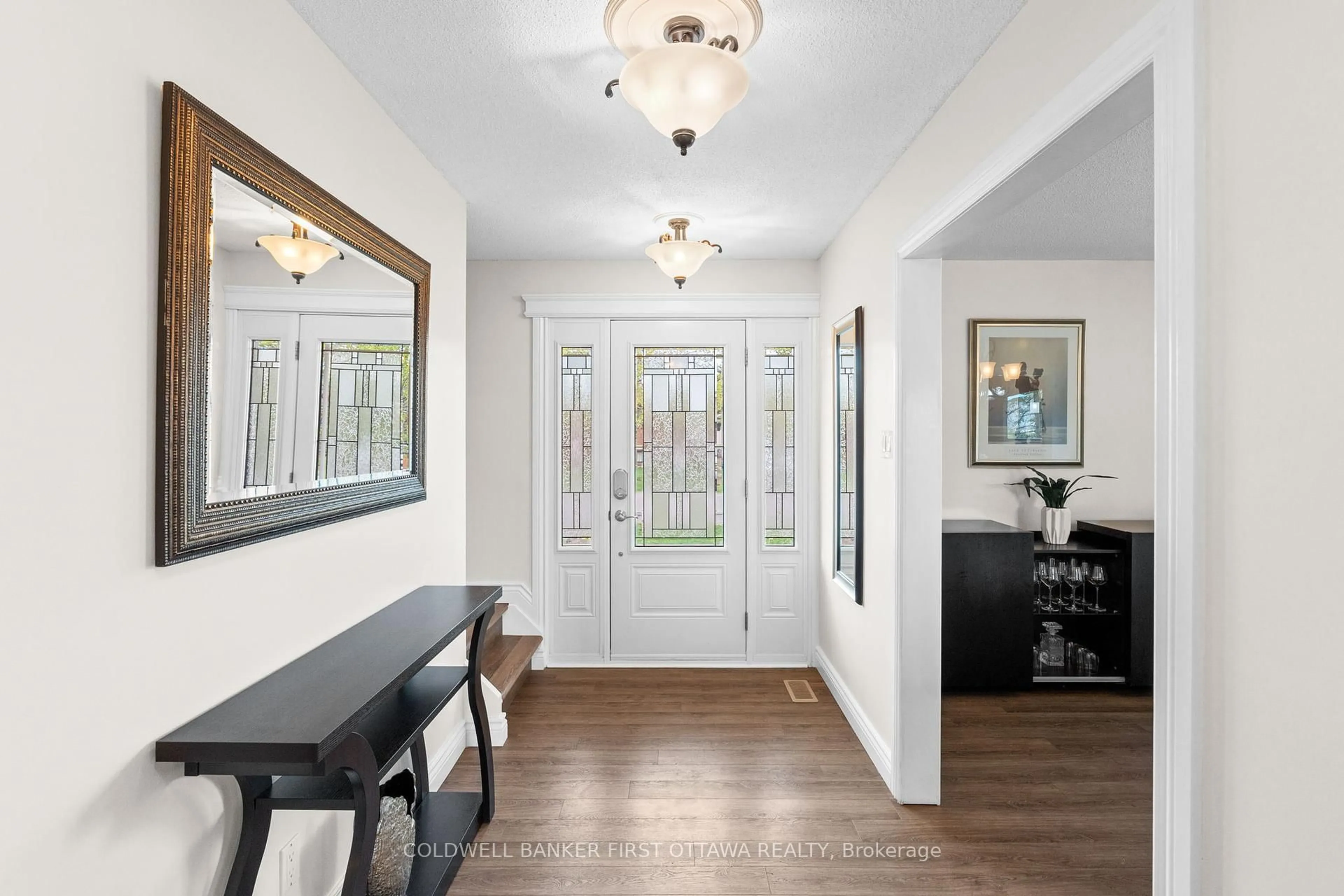 Indoor entryway for 25 Pretty St, Ottawa Ontario K2S 1N3