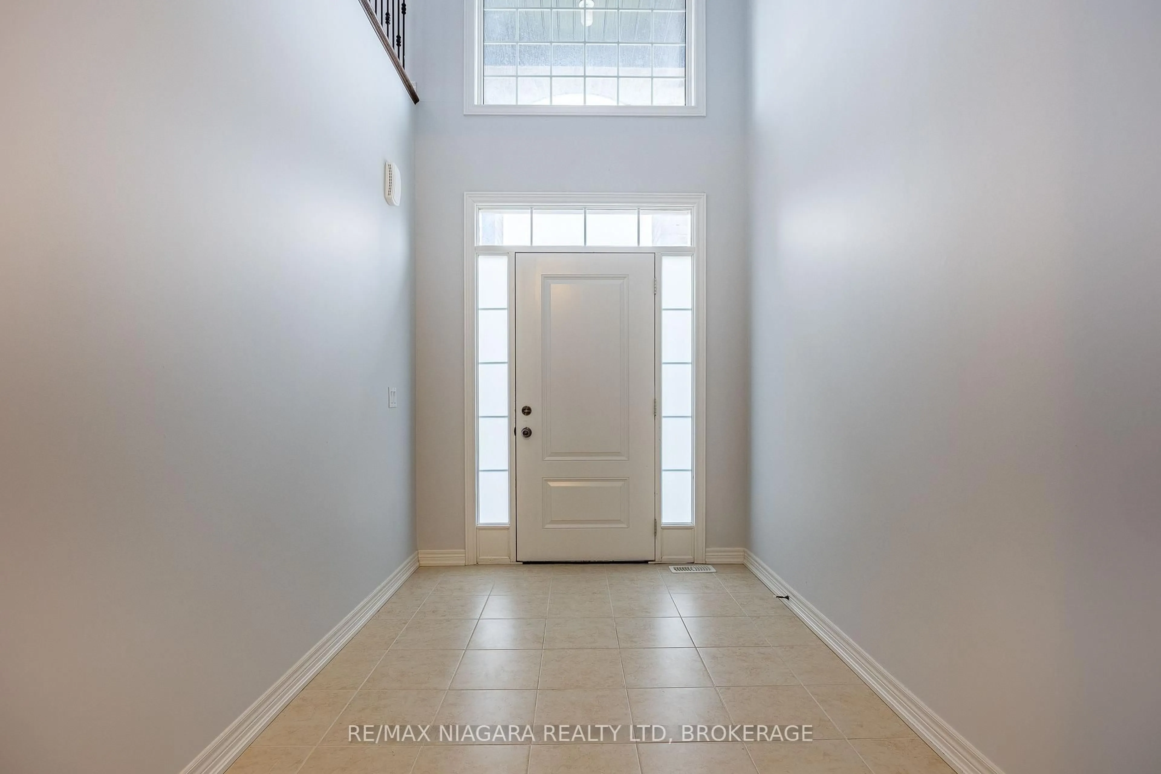 Indoor entryway for 6708 Sam Iorfida Dr, Niagara Falls Ontario L2G 0H6