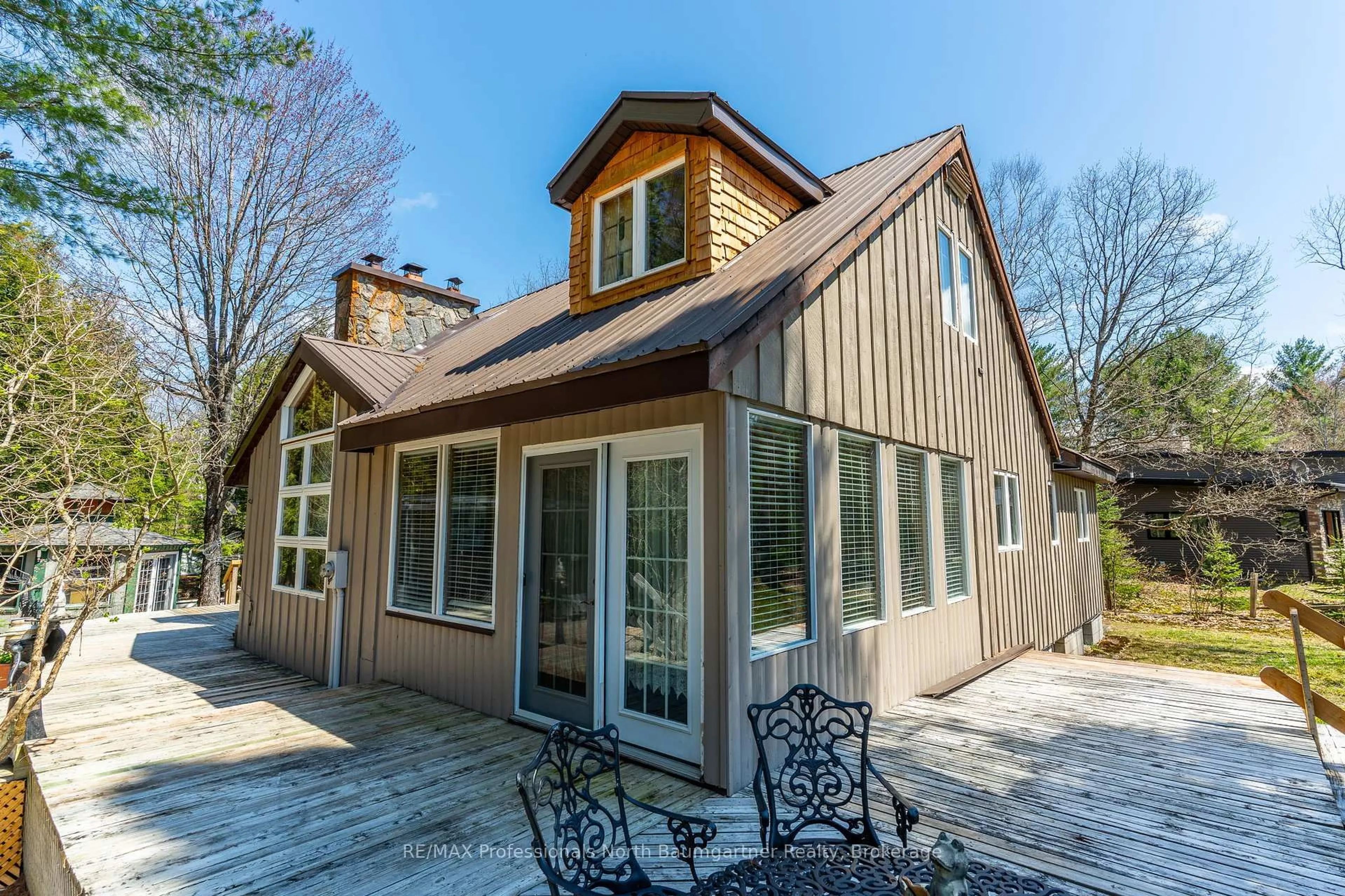 Home with vinyl exterior material, unknown for 1065 Cloverleaf Rd, Algonquin Highlands Ontario K0M 1J2