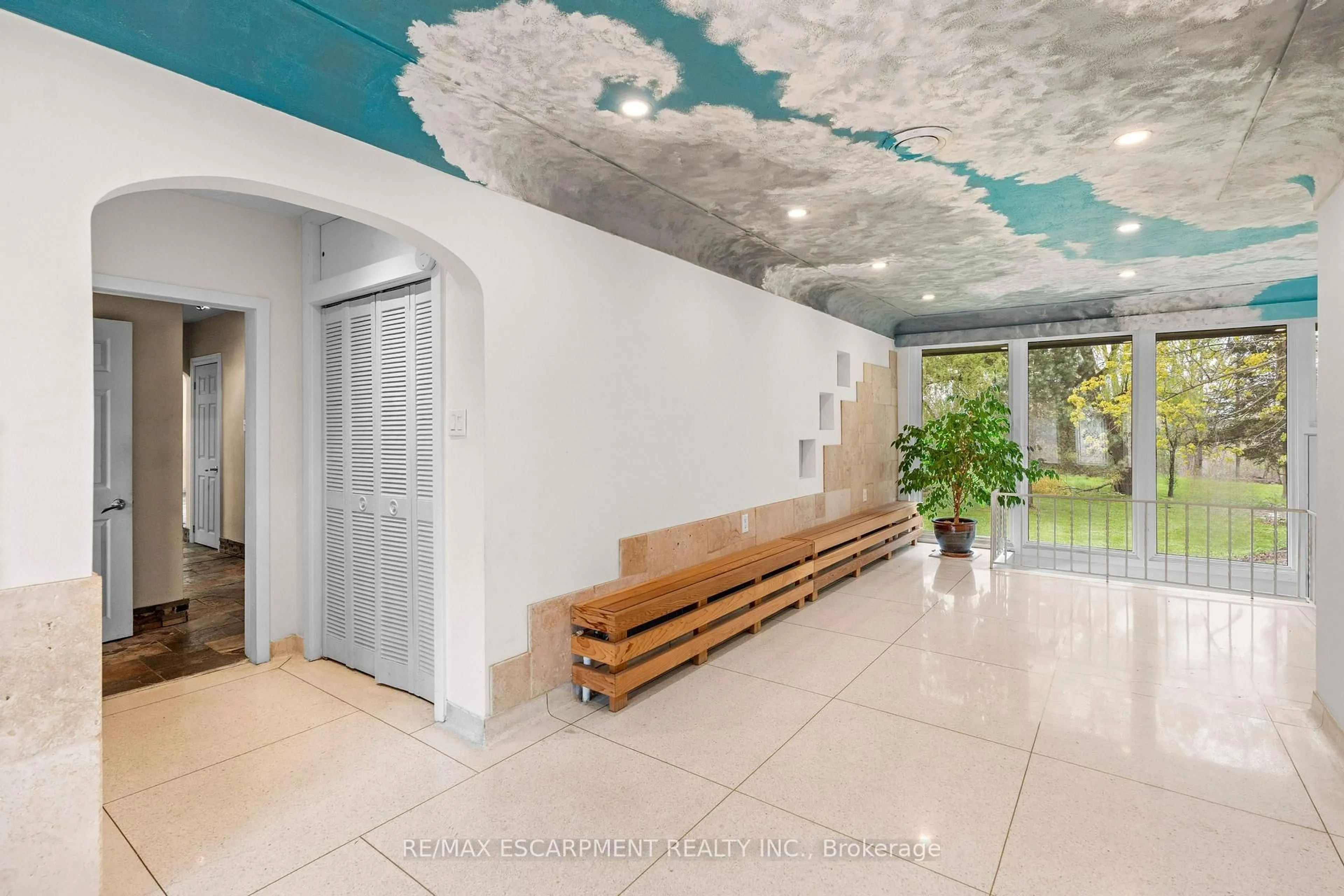 Indoor foyer for 8 Northcliffe Ave, Hamilton Ontario L9H 7B2
