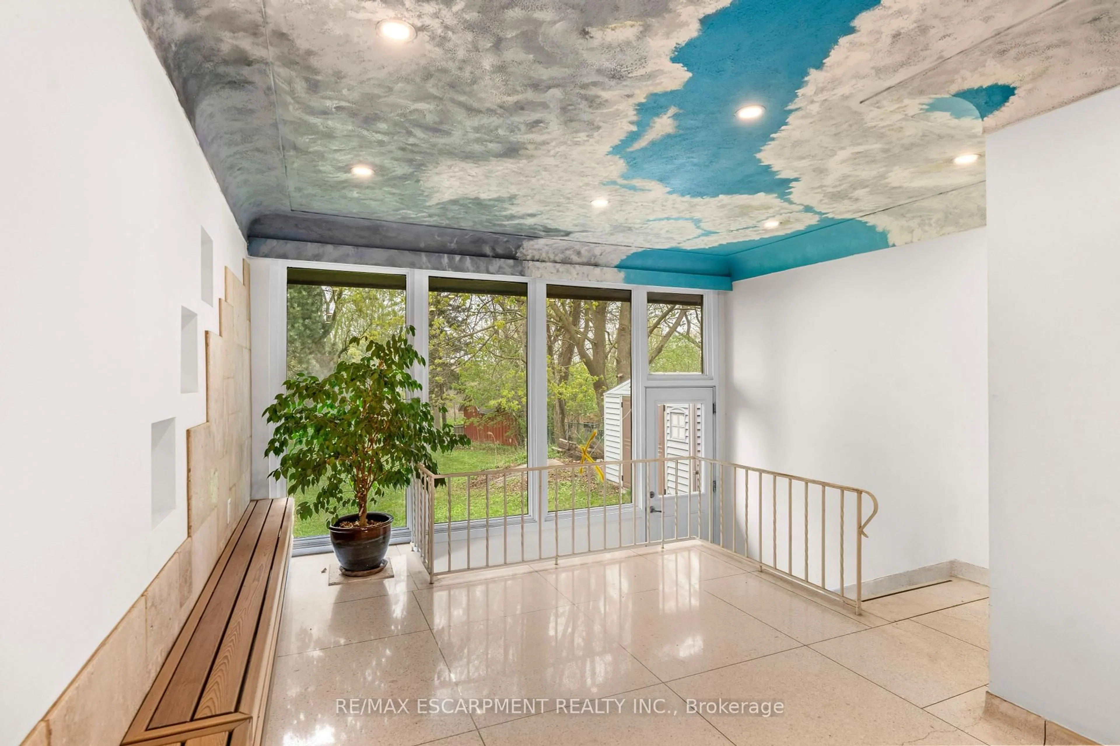 Indoor foyer for 8 Northcliffe Ave, Hamilton Ontario L9H 7B2