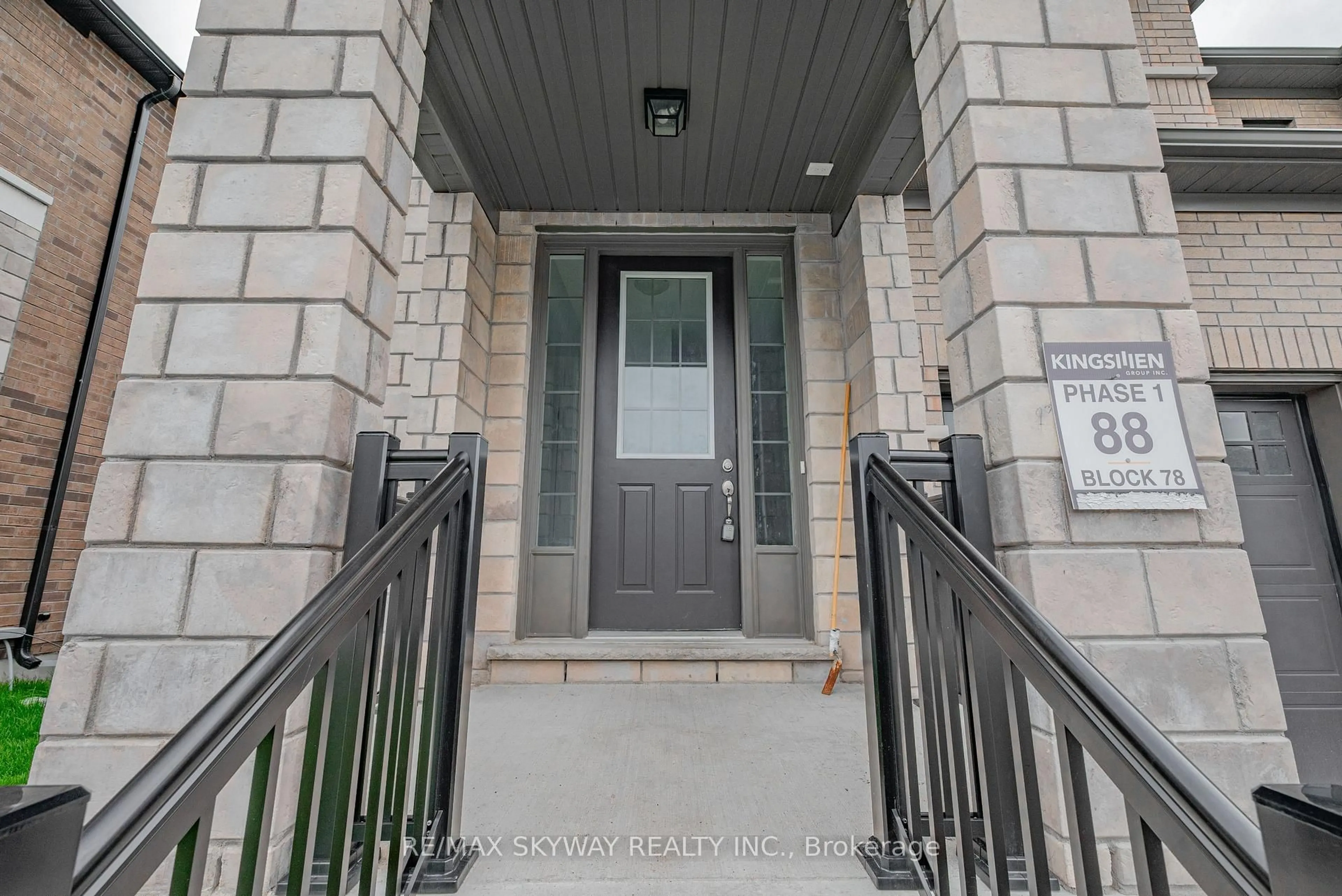 Indoor entryway for 26 Corley St, Kawartha Lakes Ontario K9V 5R8