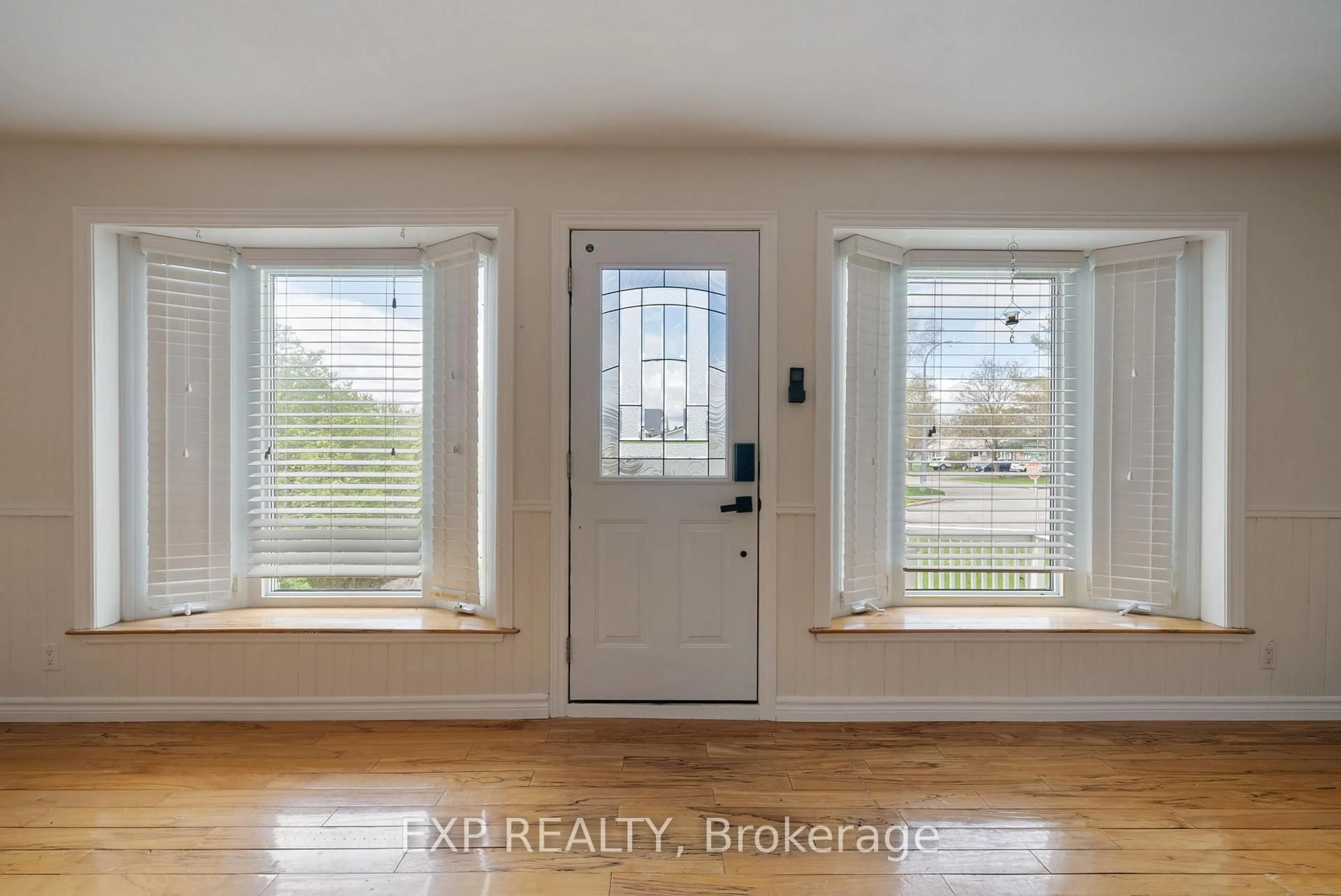 Indoor entryway for 5 Minola St, Quinte West Ontario K8V 5X9