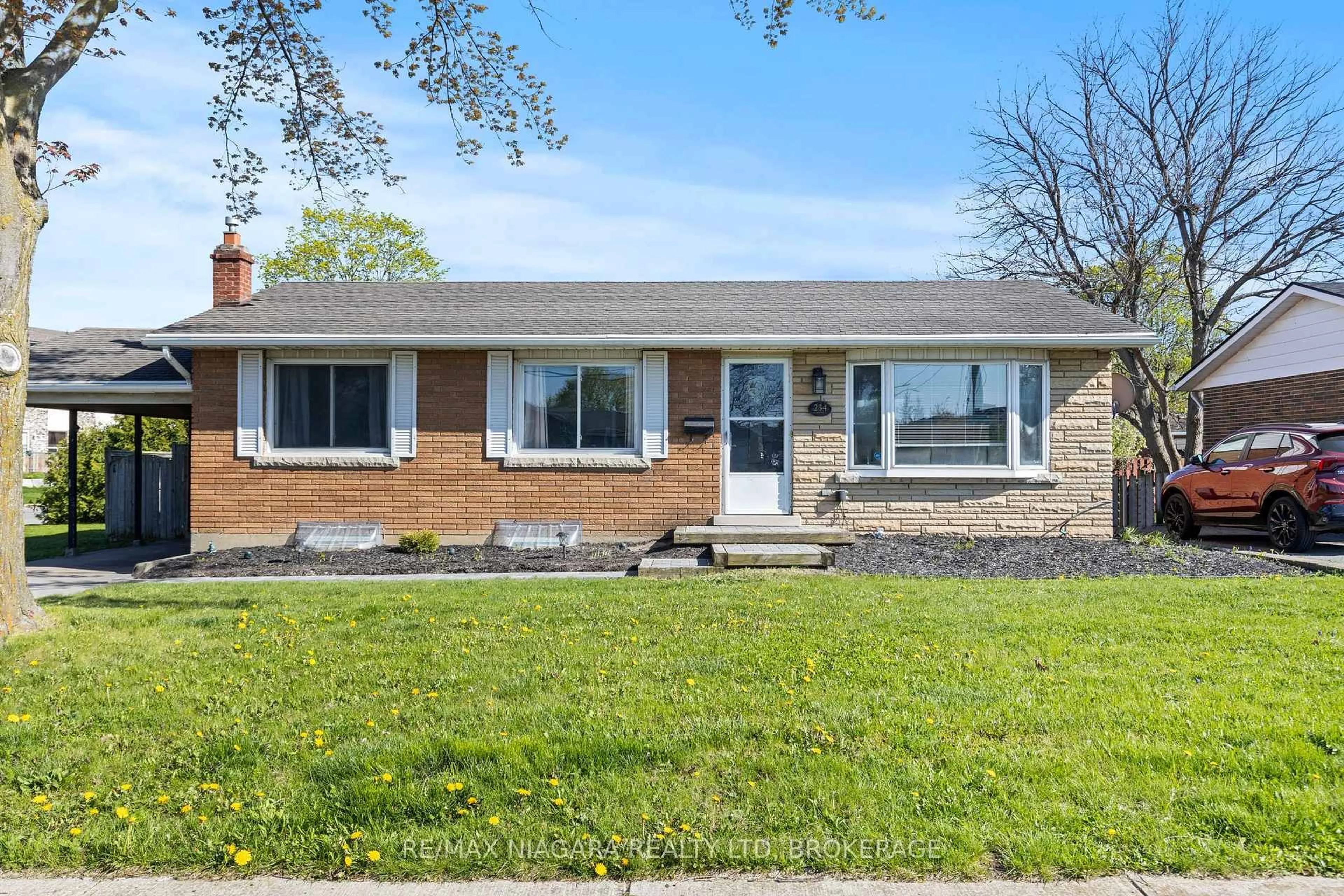 Home with brick exterior material, street for 234 Lakeshore Rd, St. Catharines Ontario L2M 1R5