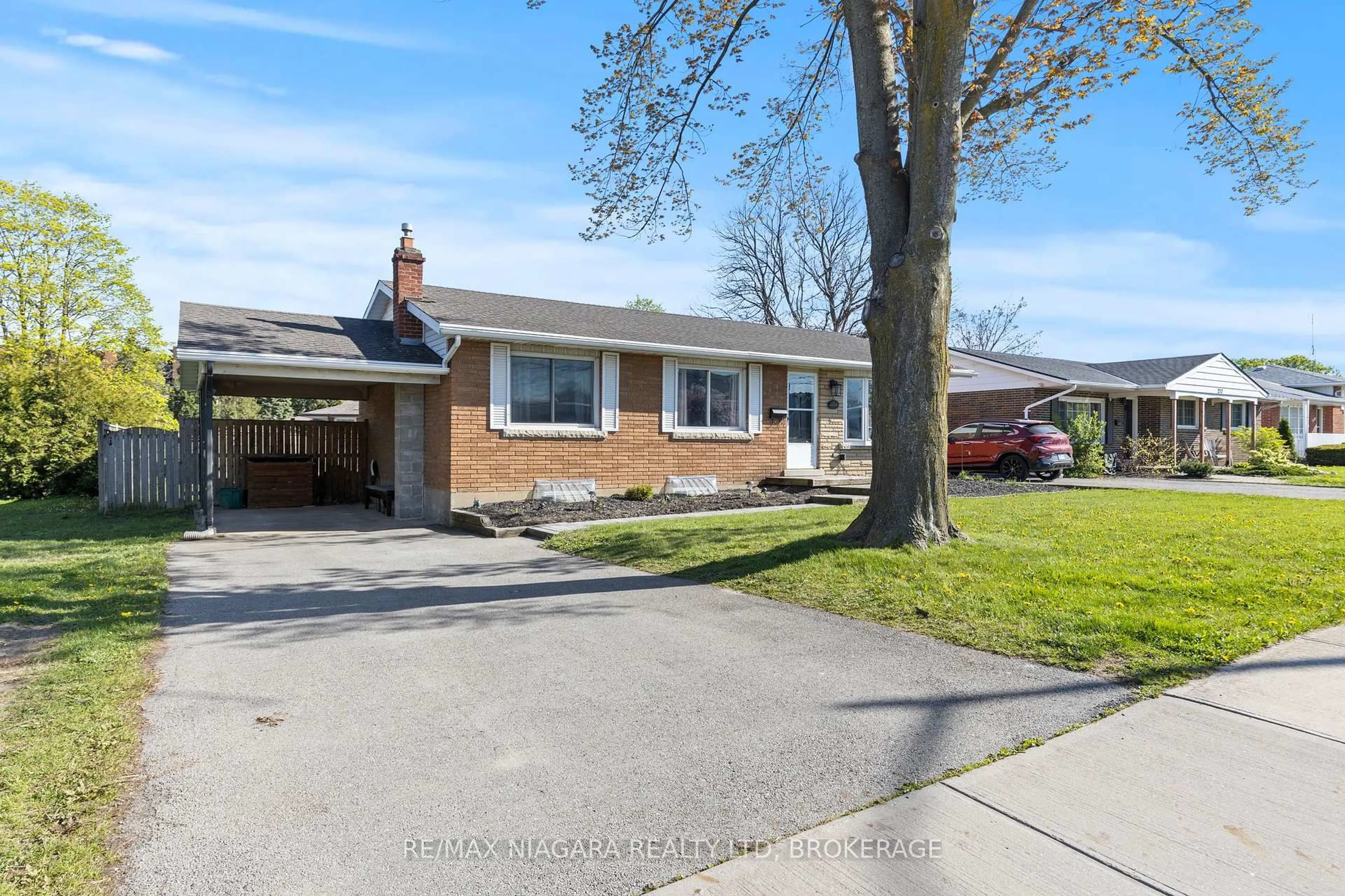 Home with brick exterior material, street for 234 Lakeshore Rd, St. Catharines Ontario L2M 1R5
