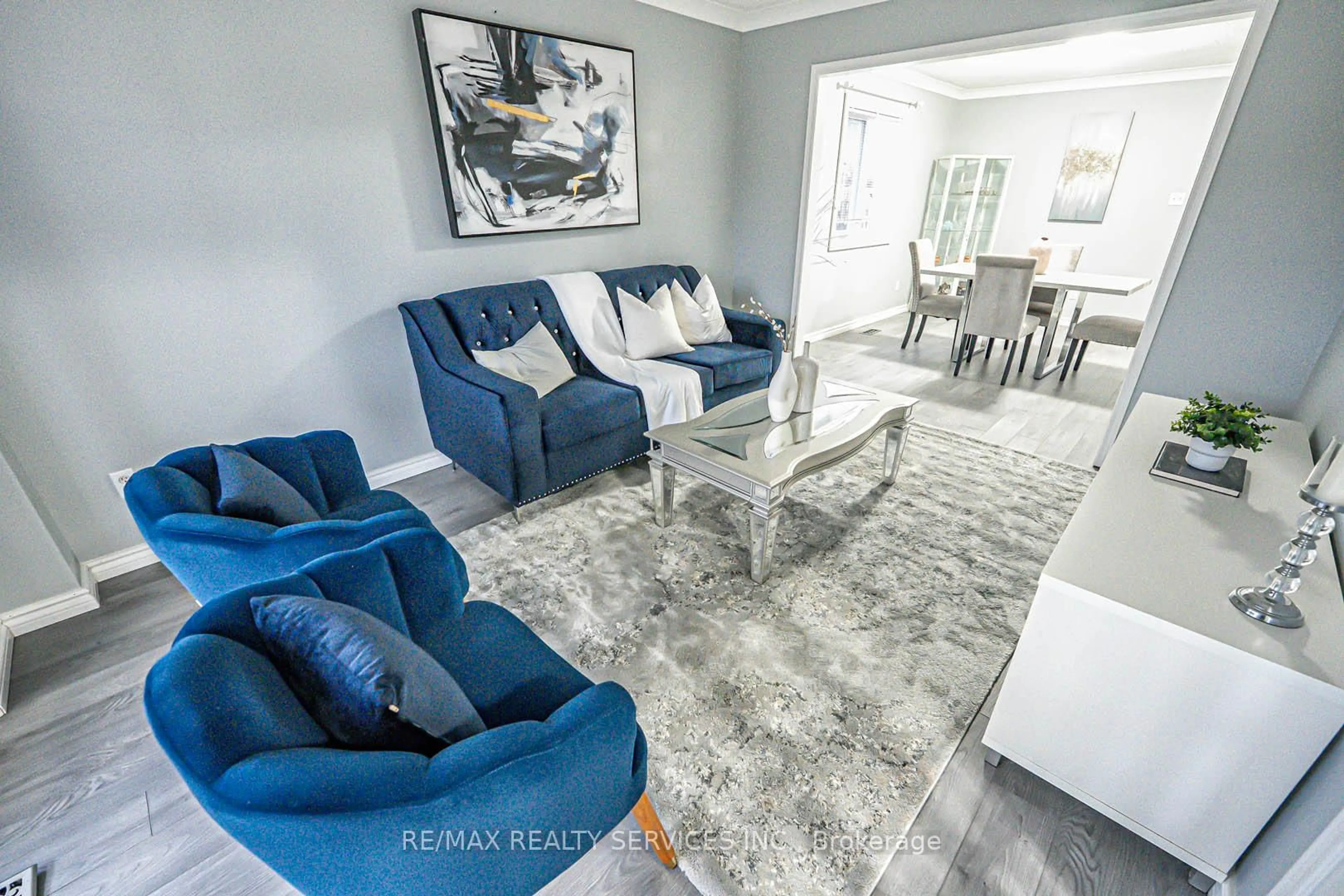 Living room with furniture, unknown for 172 Alderlea Ave, Hamilton Ontario L9B 1M8