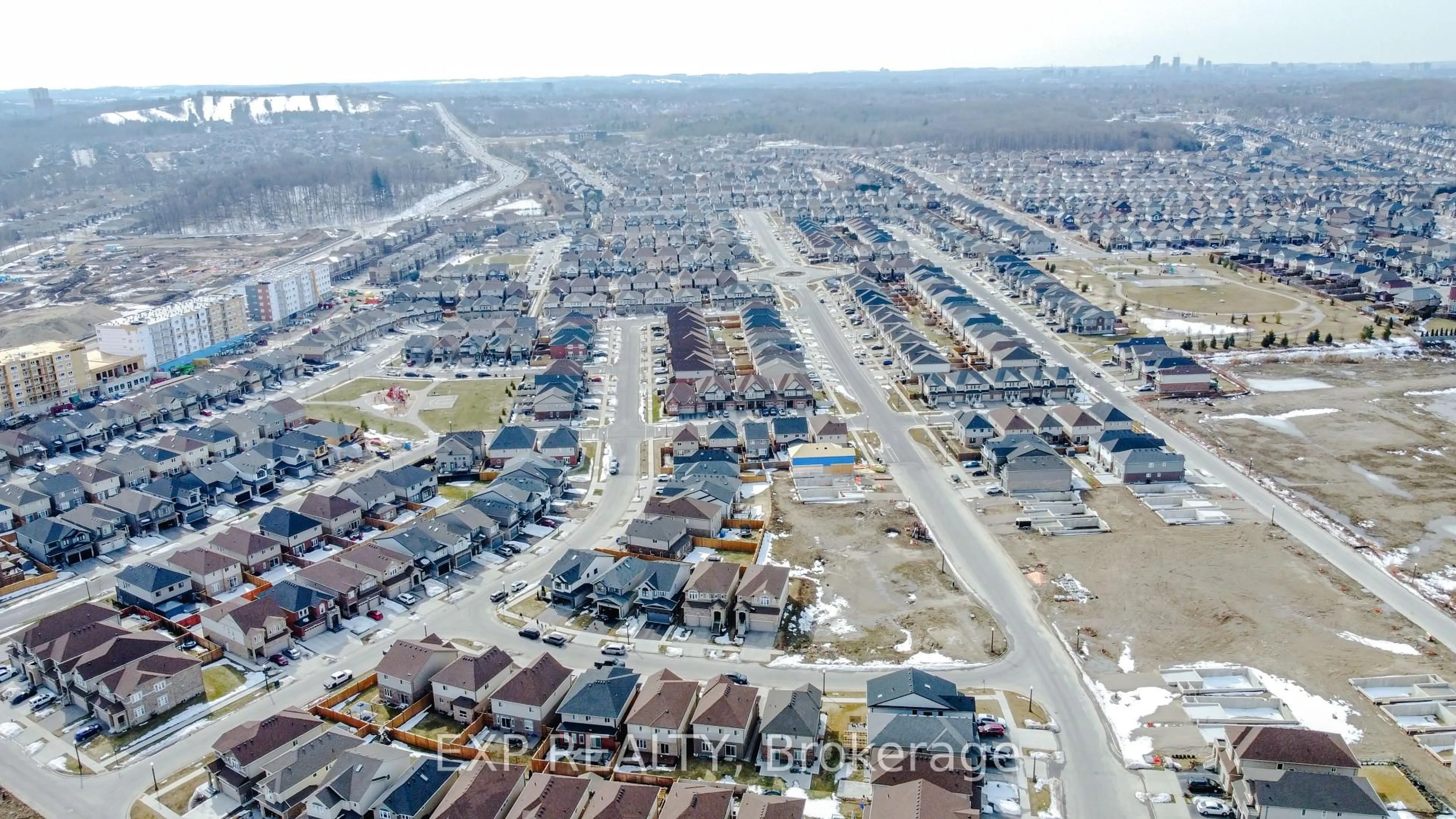 A pic from outside/outdoor area/front of a property/back of a property/a pic from drone, street for 14 WATERBOW Tr, Kitchener Ontario N2A 0K7