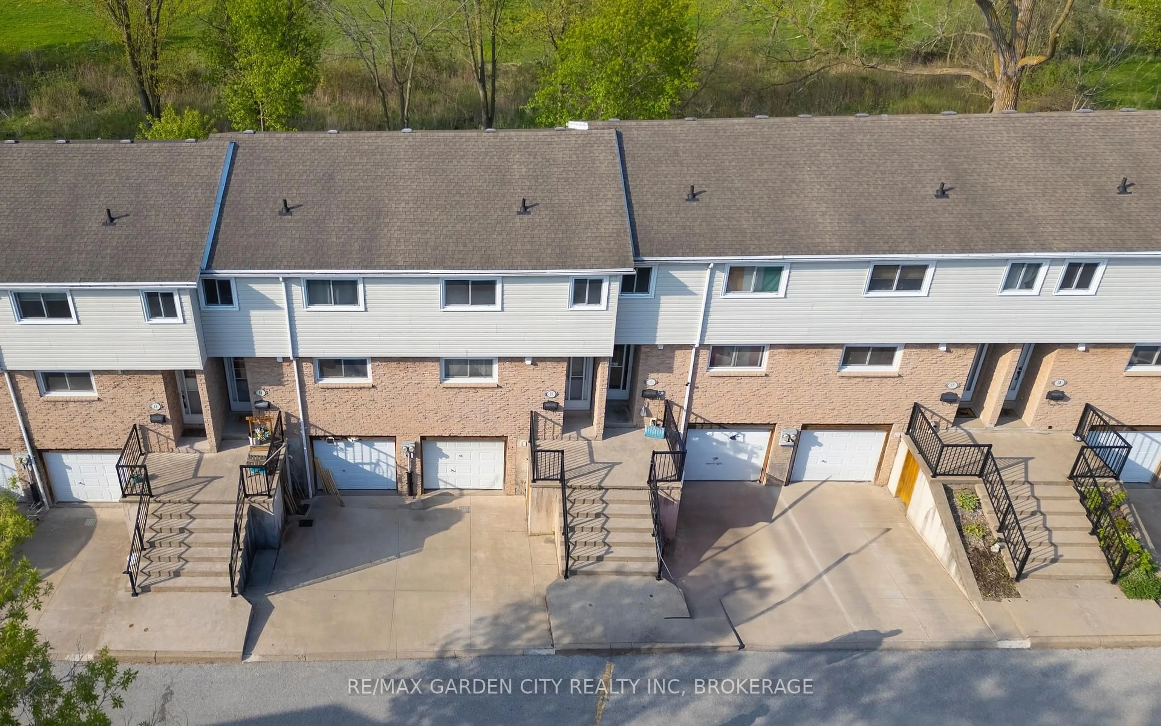 A pic from outside/outdoor area/front of a property/back of a property/a pic from drone, street for 149 St Catharines St #15, West Lincoln Ontario L0R 2A0