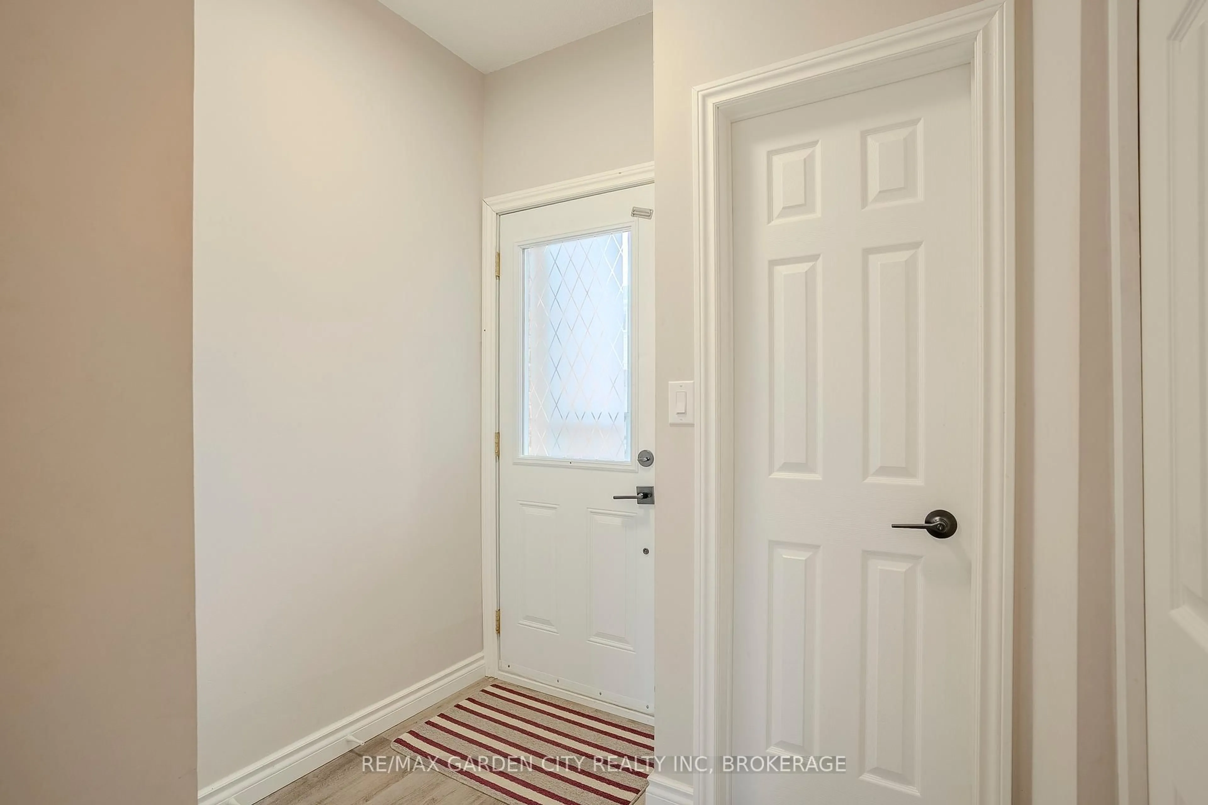 Indoor entryway for 149 St Catharines St #15, West Lincoln Ontario L0R 2A0