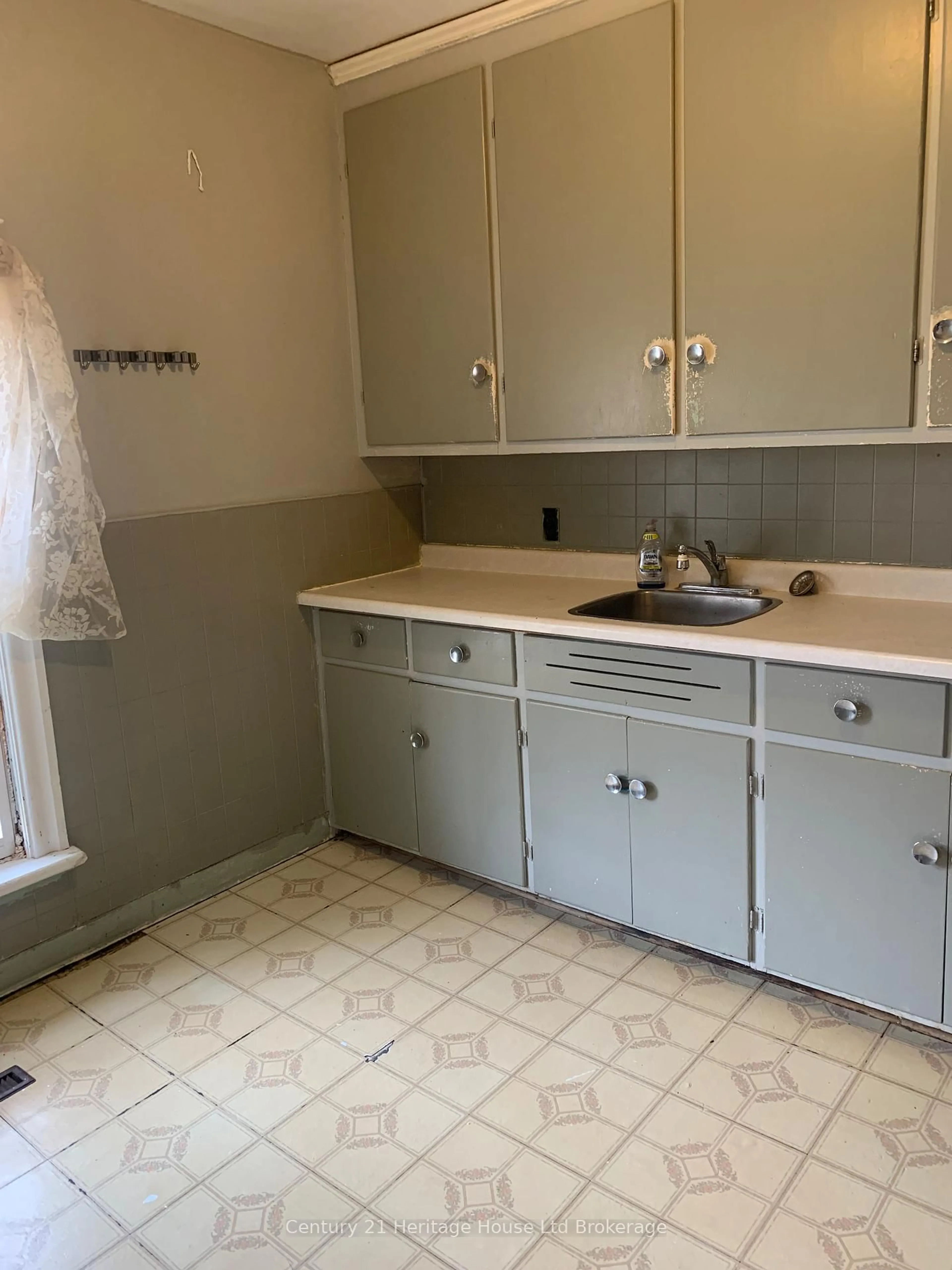 Unknown for 493 Princess St, Woodstock Ontario N4S 4G8