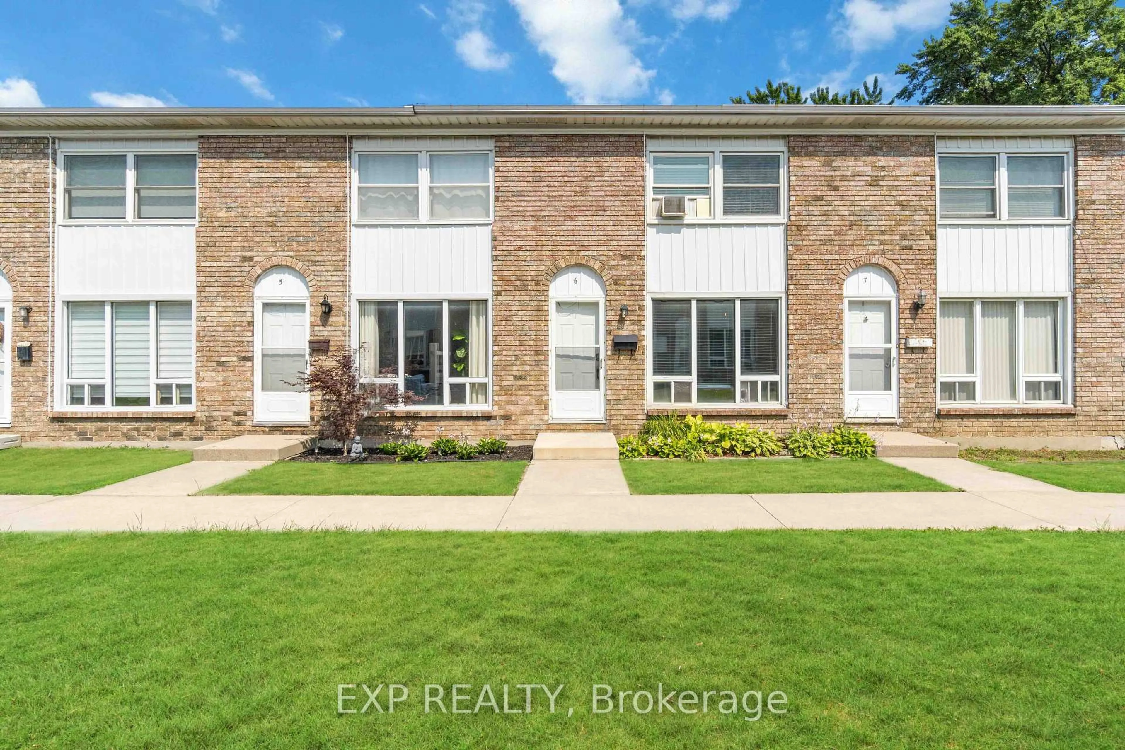 A pic from outside/outdoor area/front of a property/back of a property/a pic from drone, street for 847 Ross Ave #6, Sarnia Ontario N7T 7R1