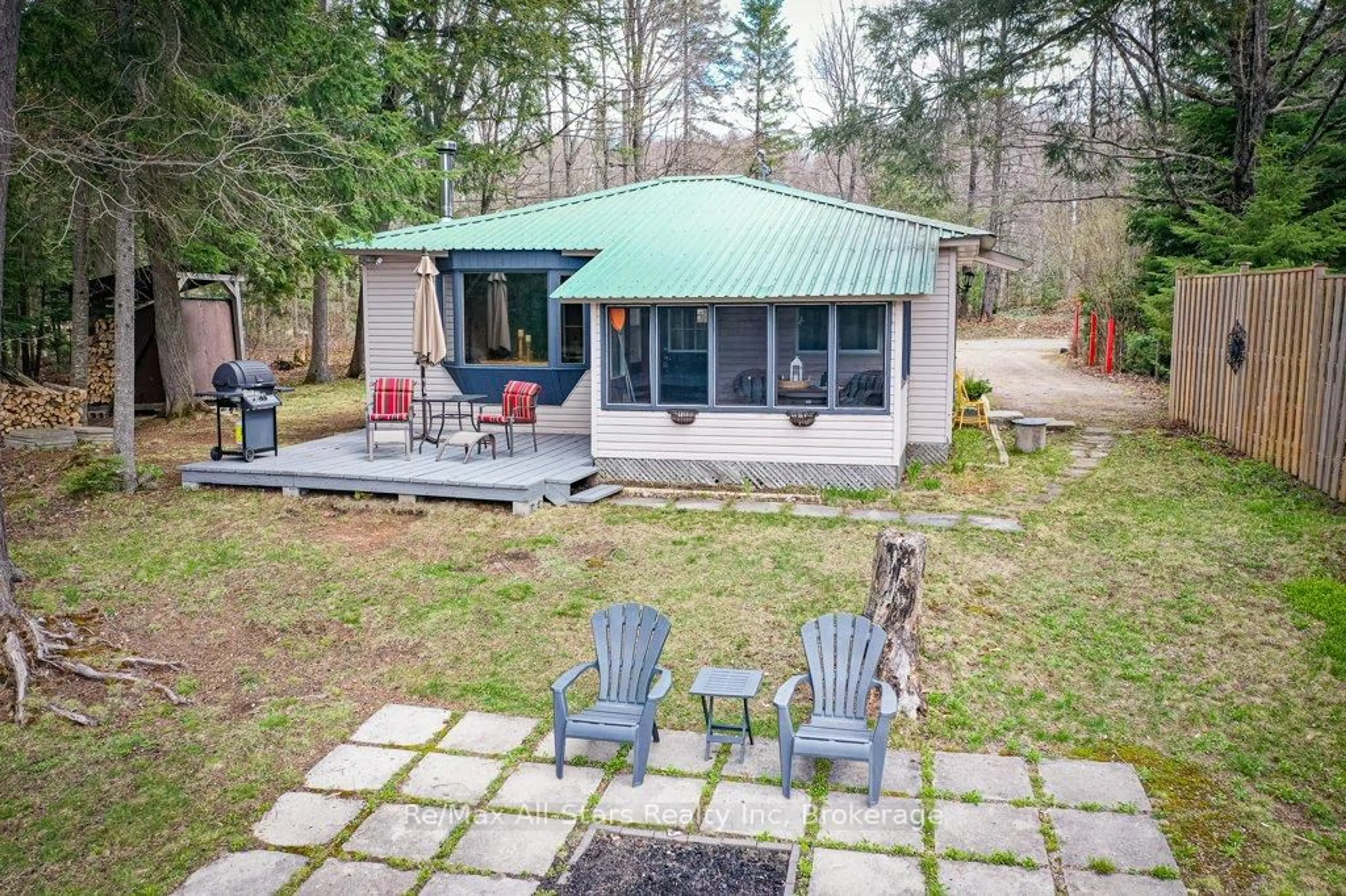 Patio, water/lake/river/ocean view for 1054 Keysbury Dr, Algonquin Highlands Ontario P0A 1H0