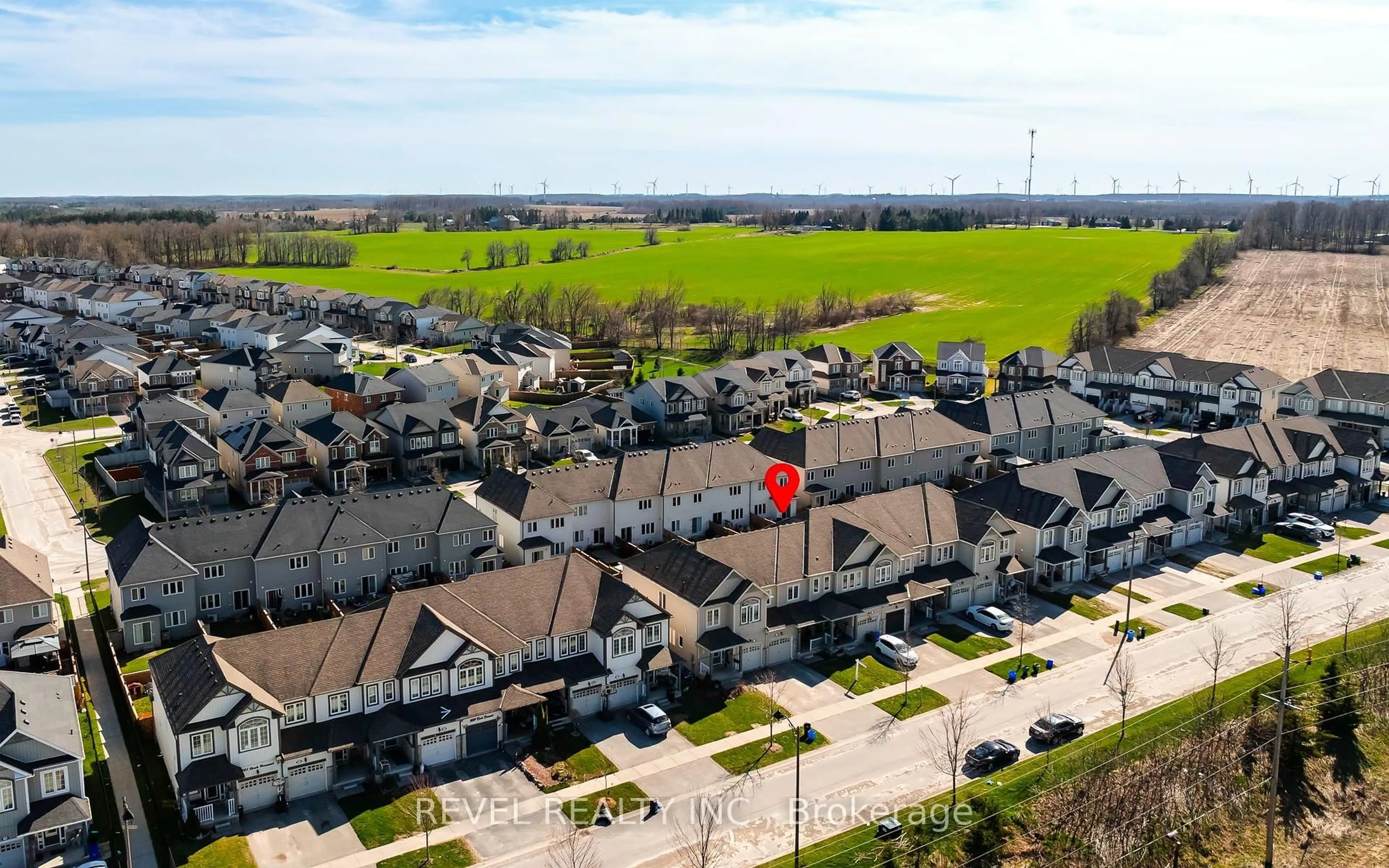 A pic from outside/outdoor area/front of a property/back of a property/a pic from drone, street for 915 Cook Cres, Shelburne Ontario L9V 3V1