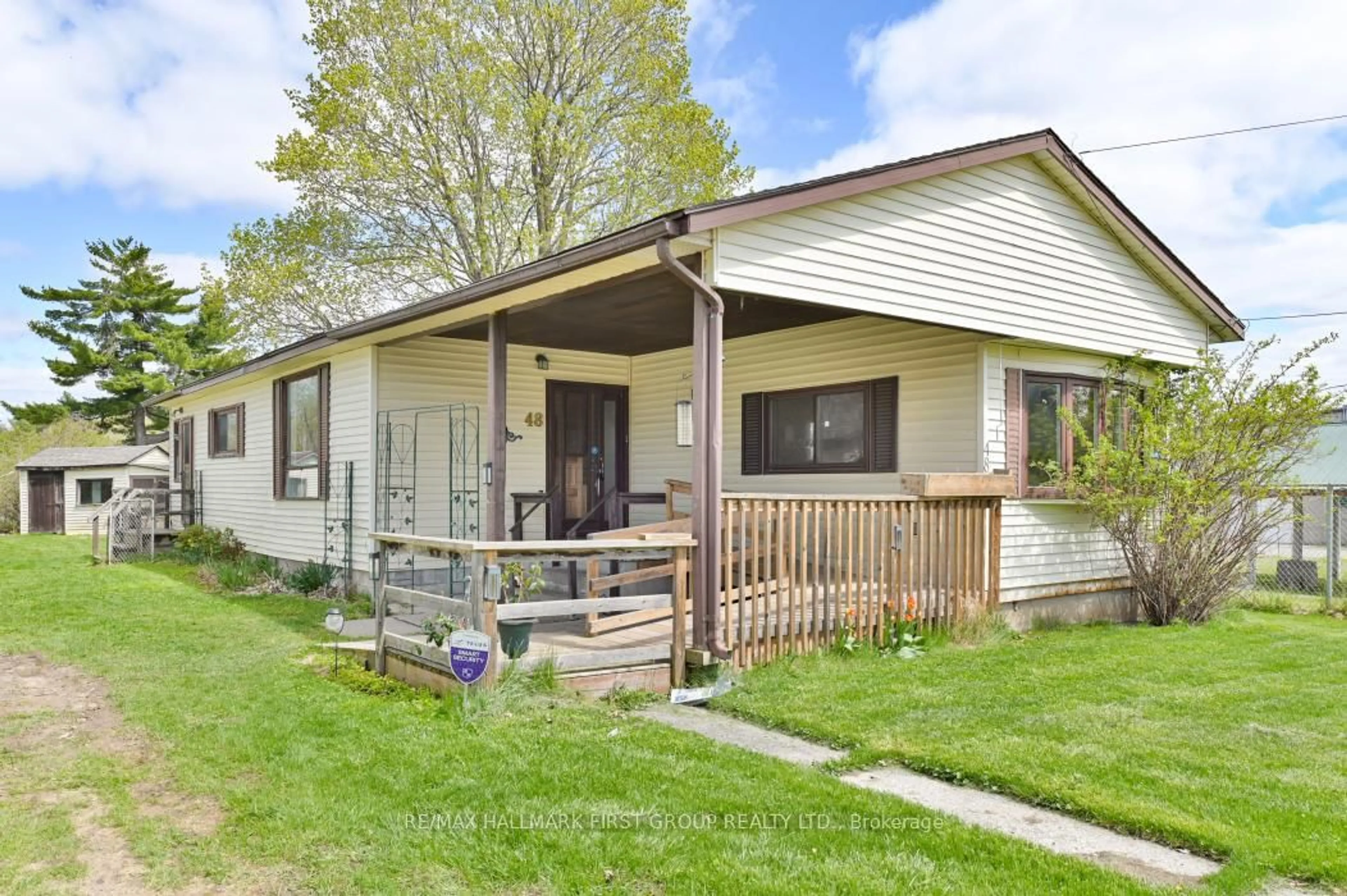 Home with vinyl exterior material, street for 48 Victoria St, Limoges Ontario K0K 2M0
