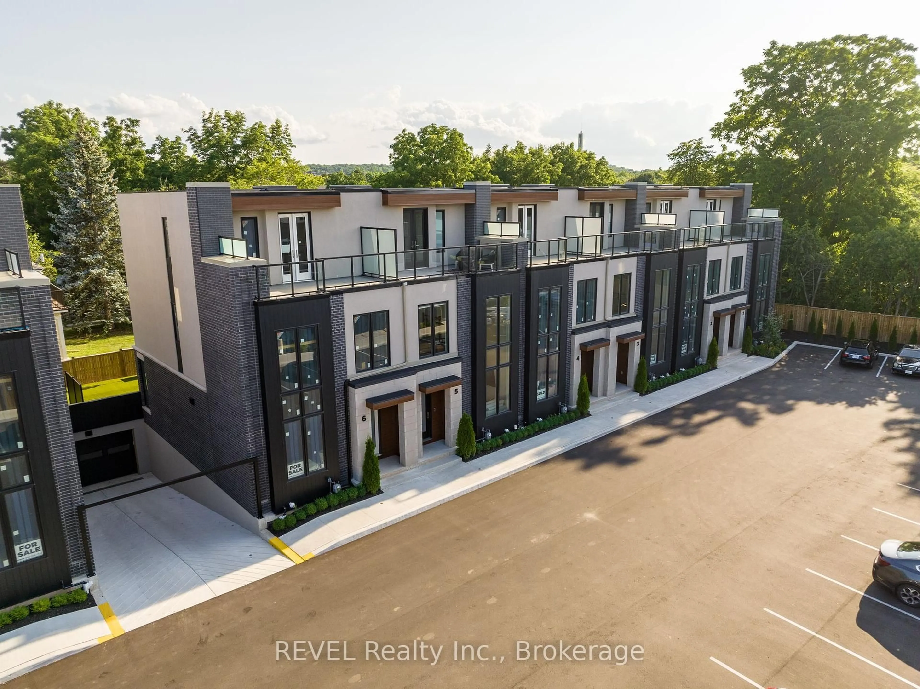 A pic from outside/outdoor area/front of a property/back of a property/a pic from drone, unknown for 1397 York Rd #7, Niagara-on-the-Lake Ontario L0S 1J1