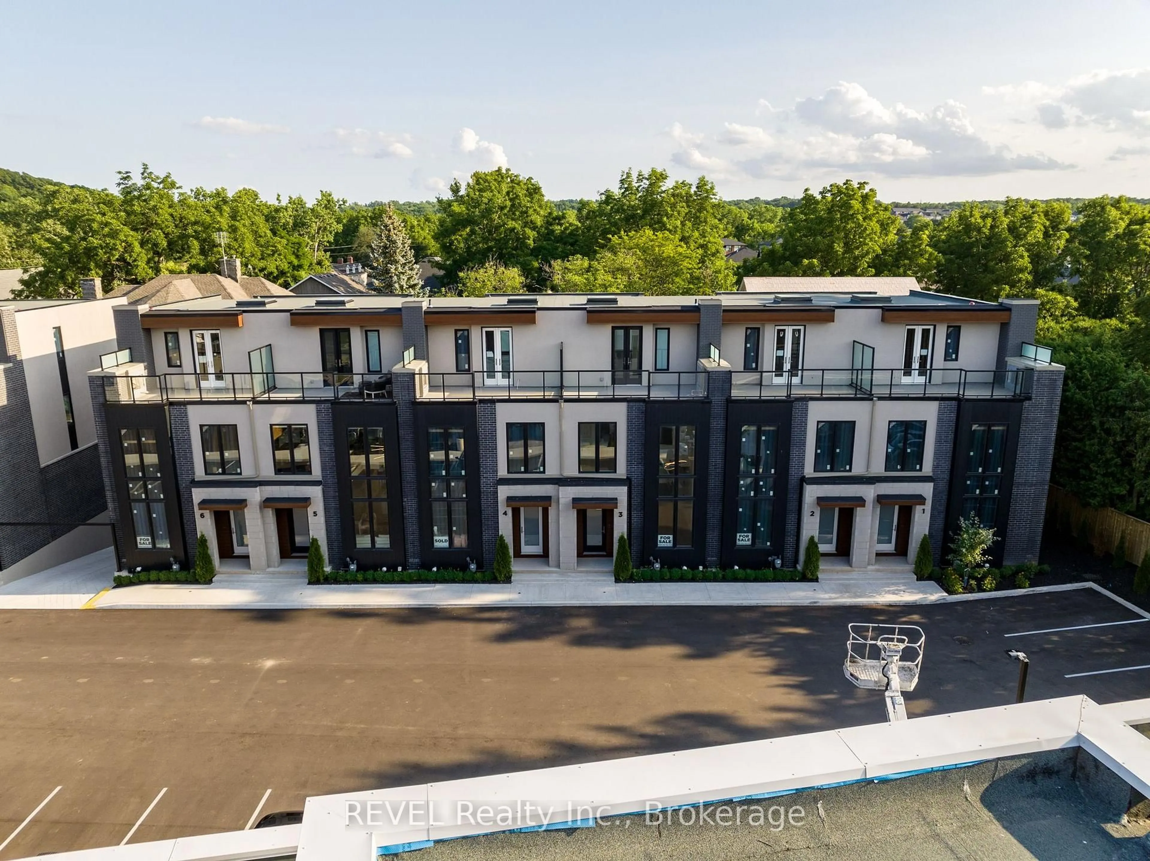 A pic from outside/outdoor area/front of a property/back of a property/a pic from drone, unknown for 1397 York Rd #7, Niagara-on-the-Lake Ontario L0S 1J1