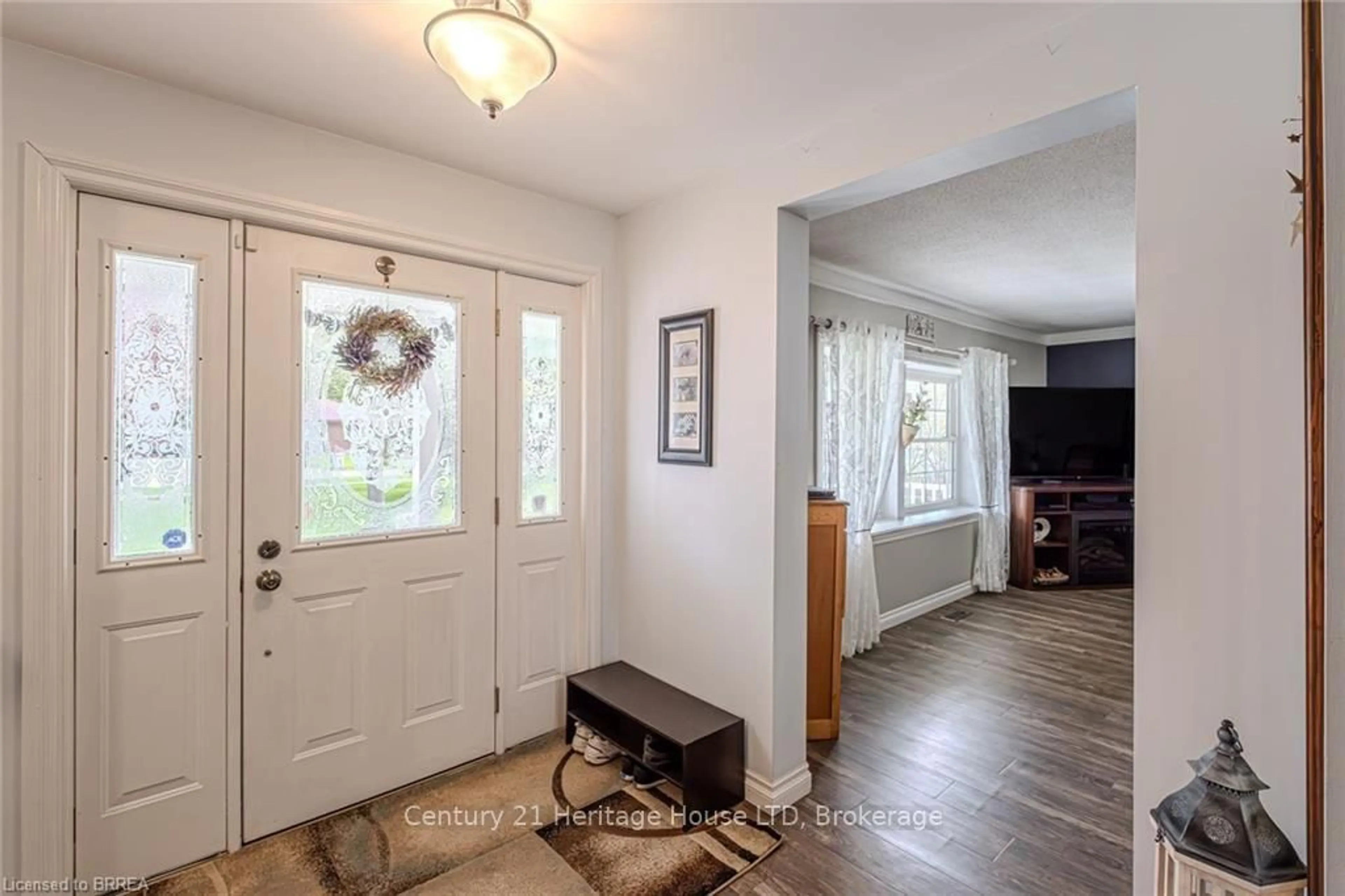 Indoor entryway for 388 Mckellar St, Strathroy-Caradoc Ontario N7G 2Y5