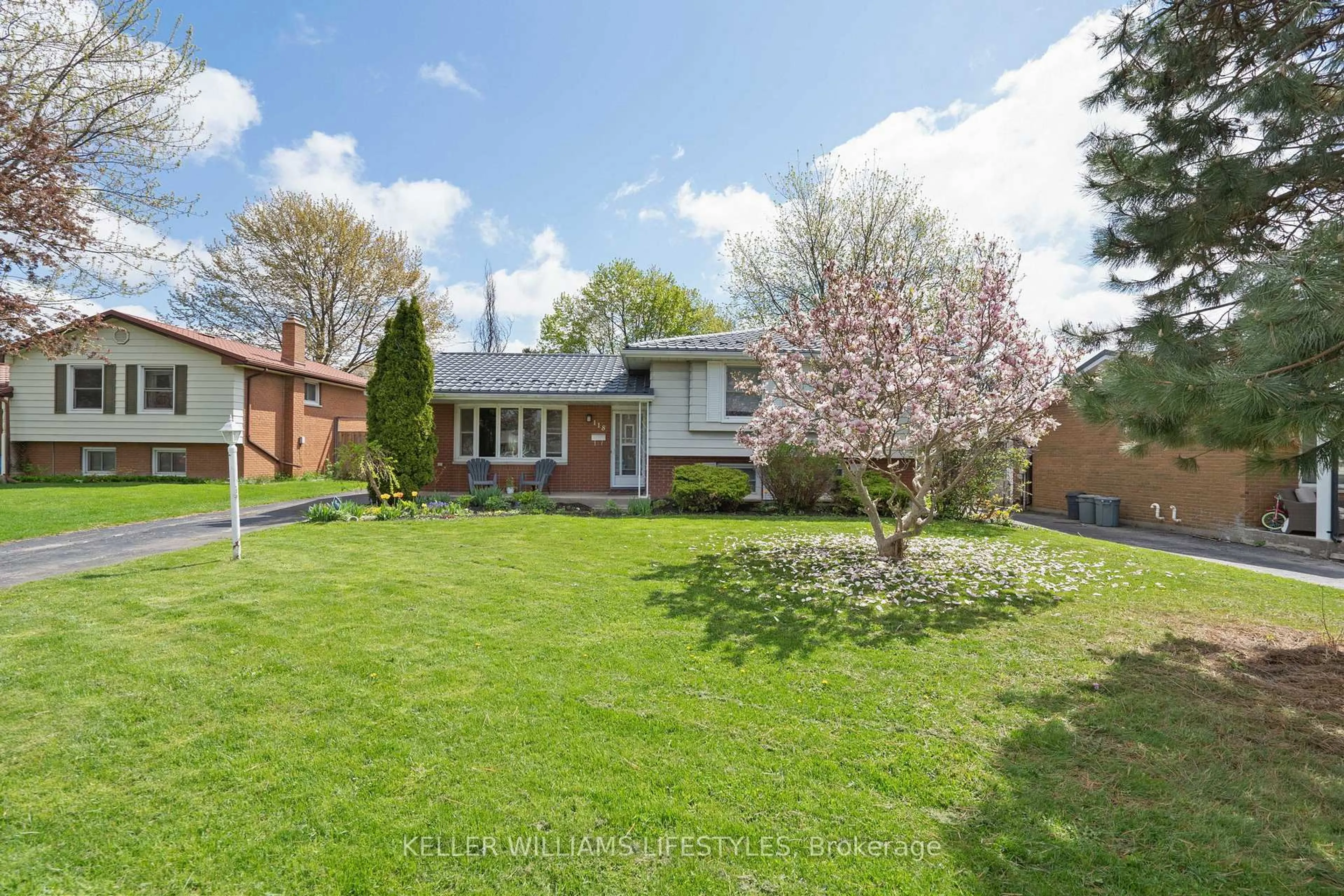 A pic from outside/outdoor area/front of a property/back of a property/a pic from drone, street for 118 Tufton Pl, London South Ontario N6C 4W9