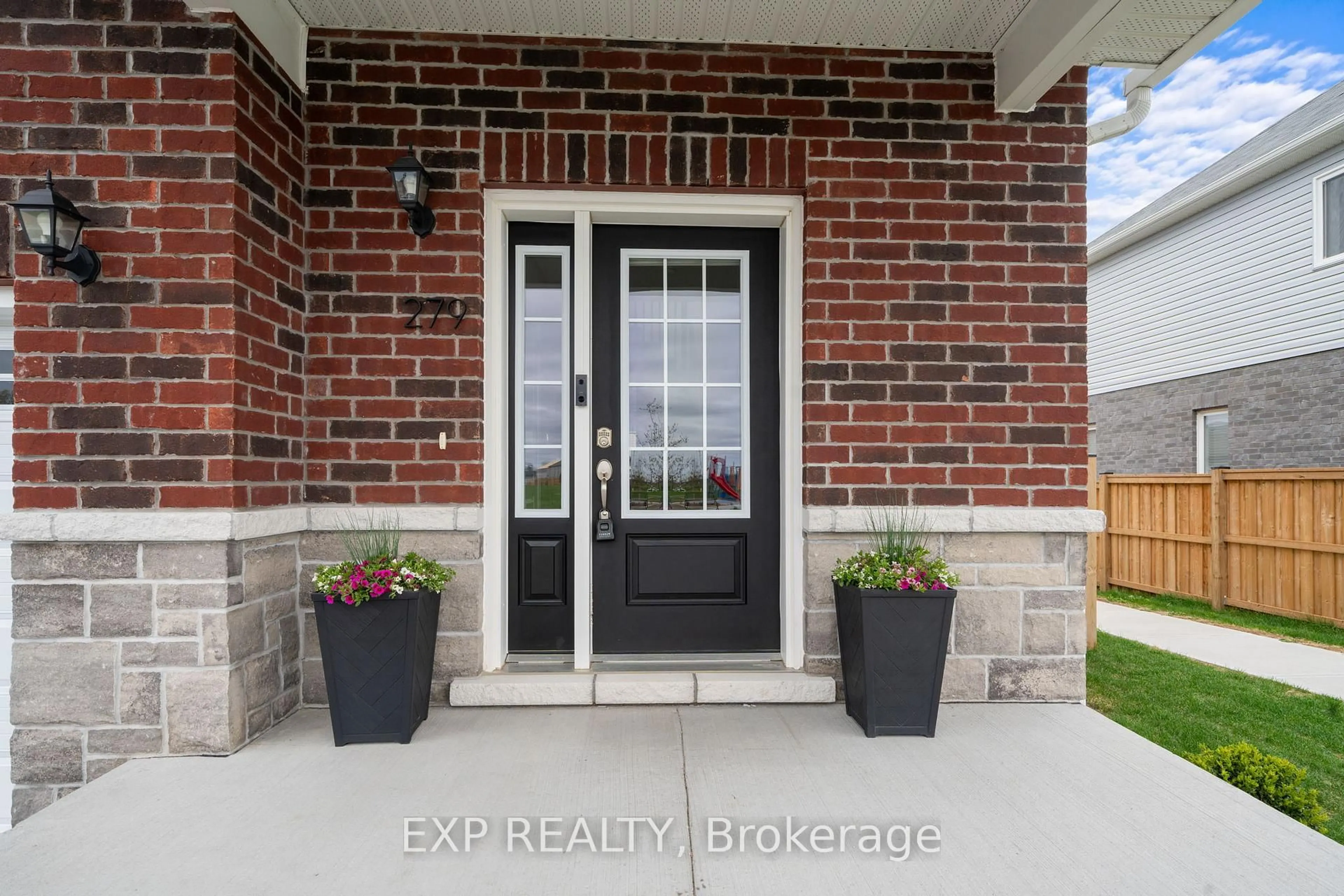 Indoor entryway for 279 Bennett Ave, Cobourg Ontario K9A 1B5