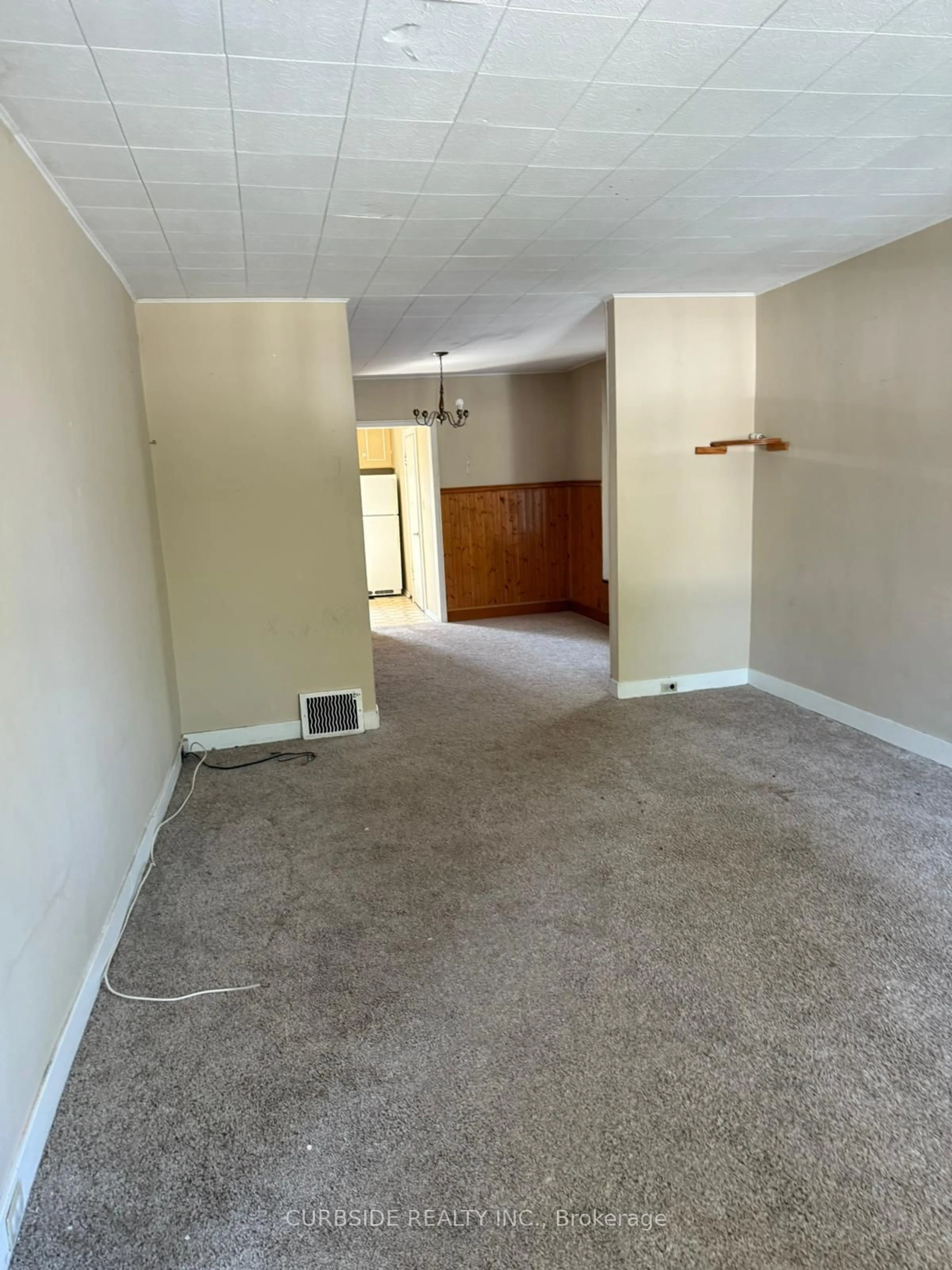 A pic of a room for 6145 Franklin Ave, Niagara Falls Ontario L2G 4Z1