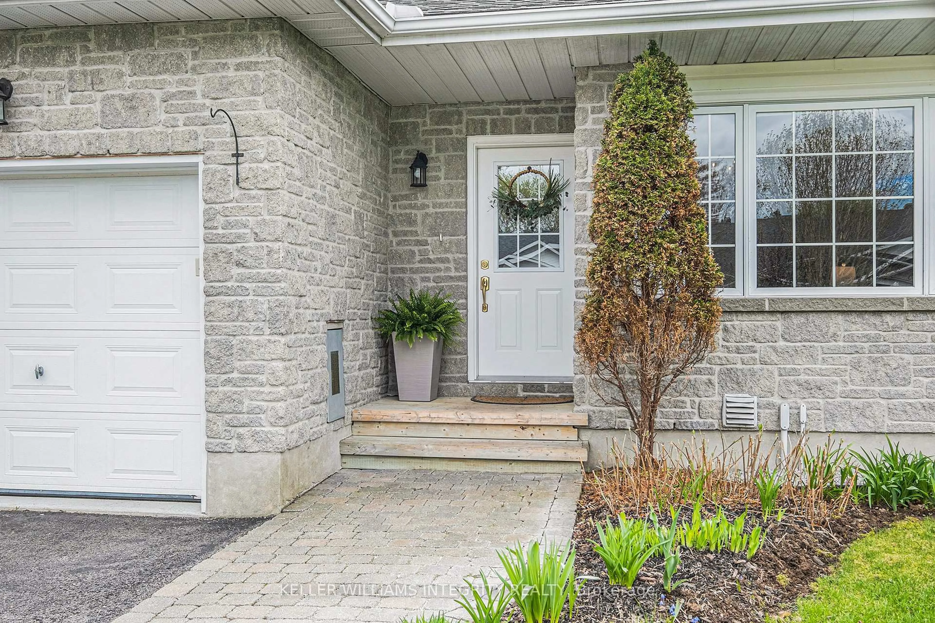 Unknown for 190 Rivington St, Carp Ontario K0A 1L0